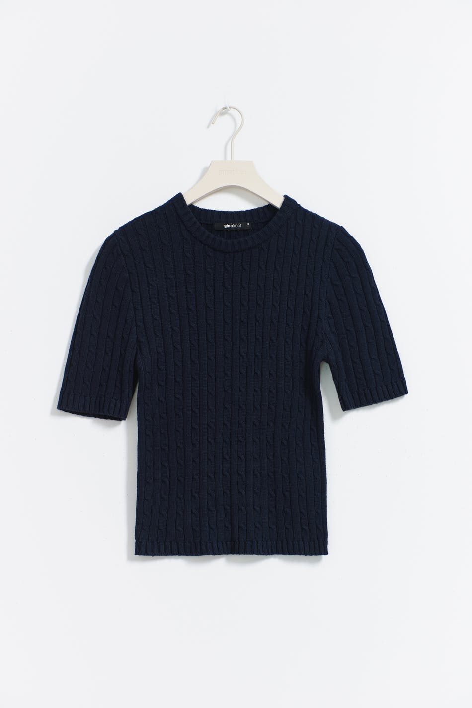 Knitted cable top