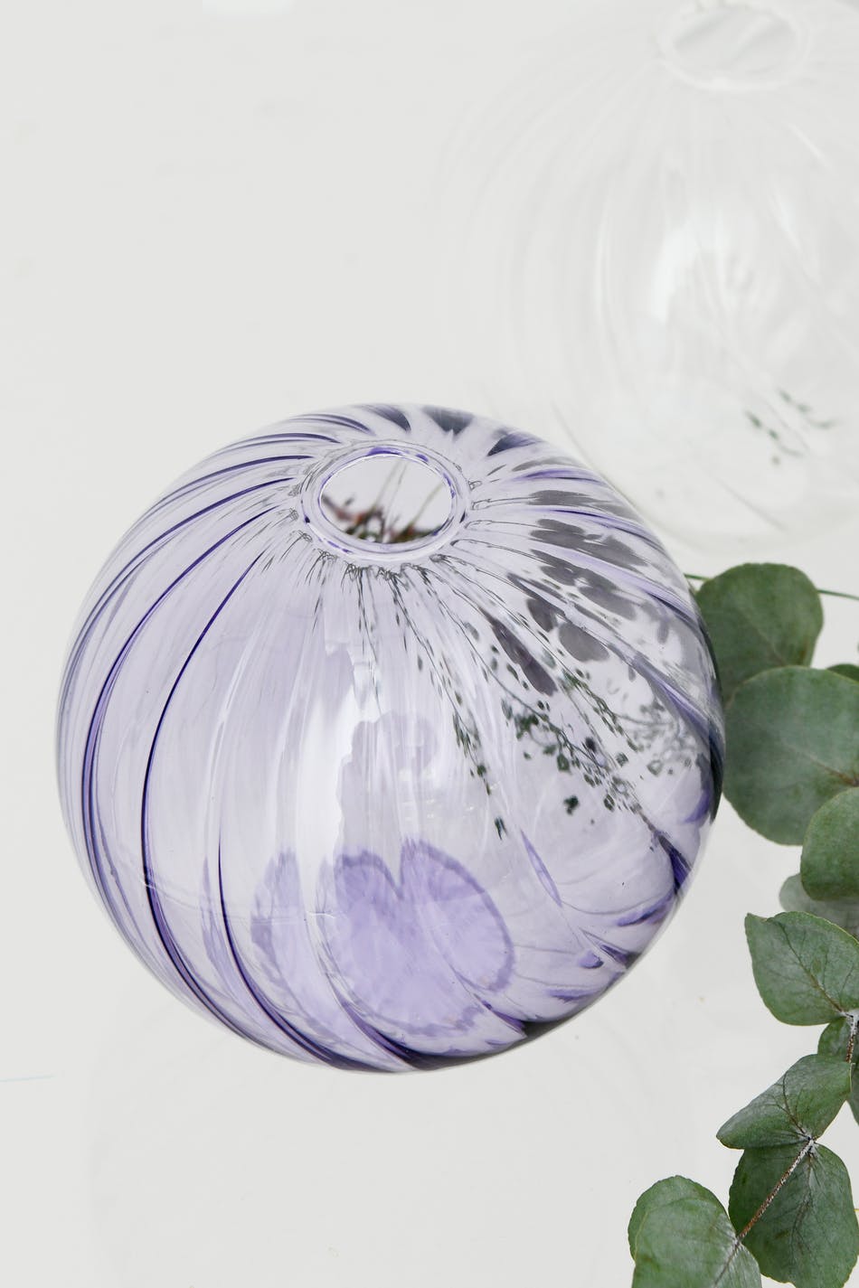 Mini swirl vase