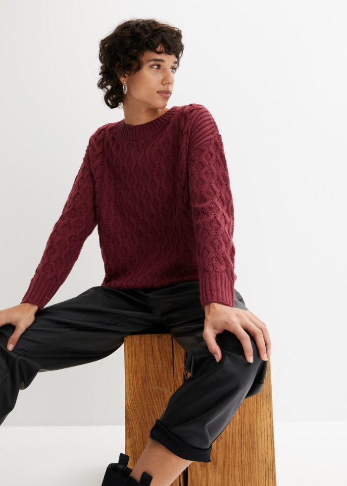 Strickpullover mit Zopfmuster