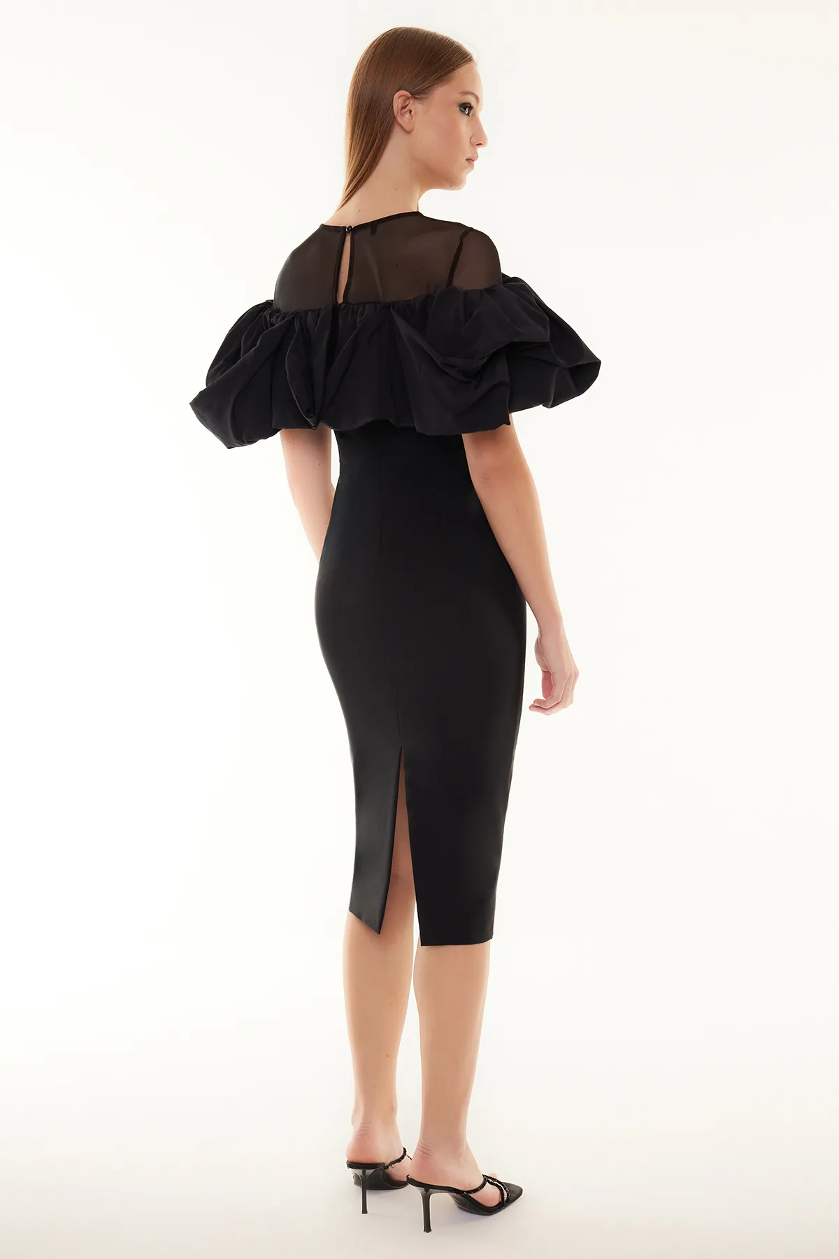 Trendyol Collection  Schwarzes, körperbetontes, gewebtes Kragen-detailliertes, elegantes Abendkleid TPRSS24EL00110