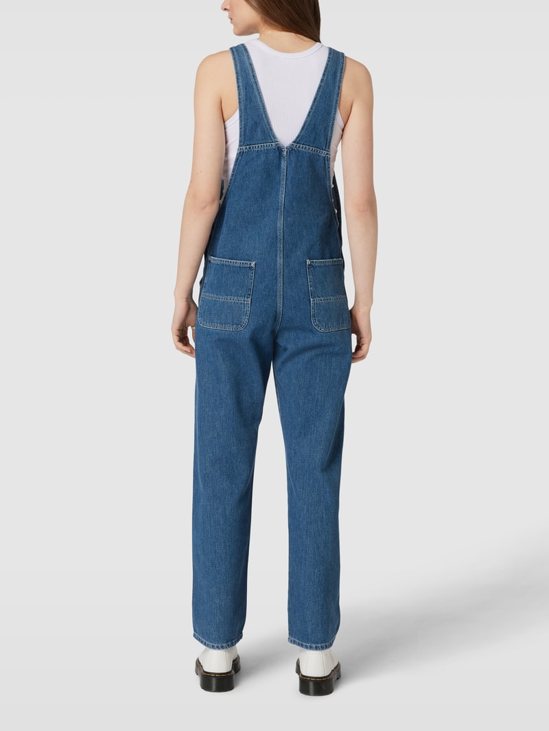 Latzhose mit Label-Patch in jeans