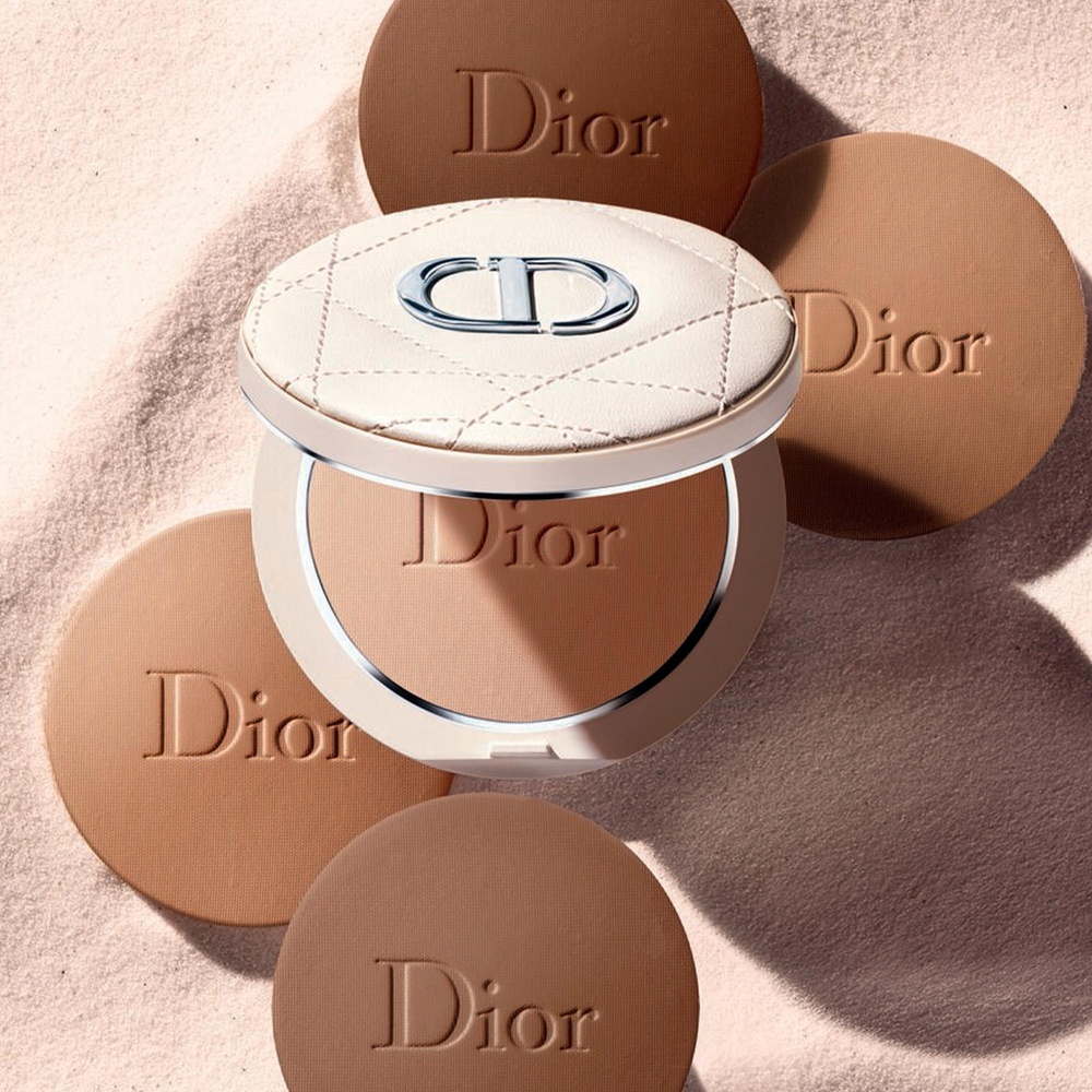 DIOR Dior Forever Natural Bronze   Poudre bronzante bonne mine - 95 % de pi gments d'origine minérale