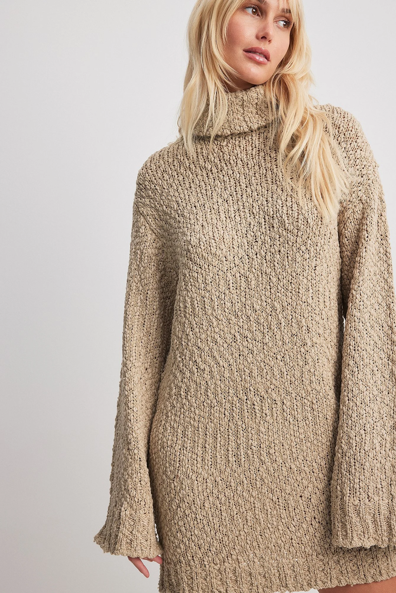 Strukturiertes Pulloverkleid aus Strick mit Rollkragen