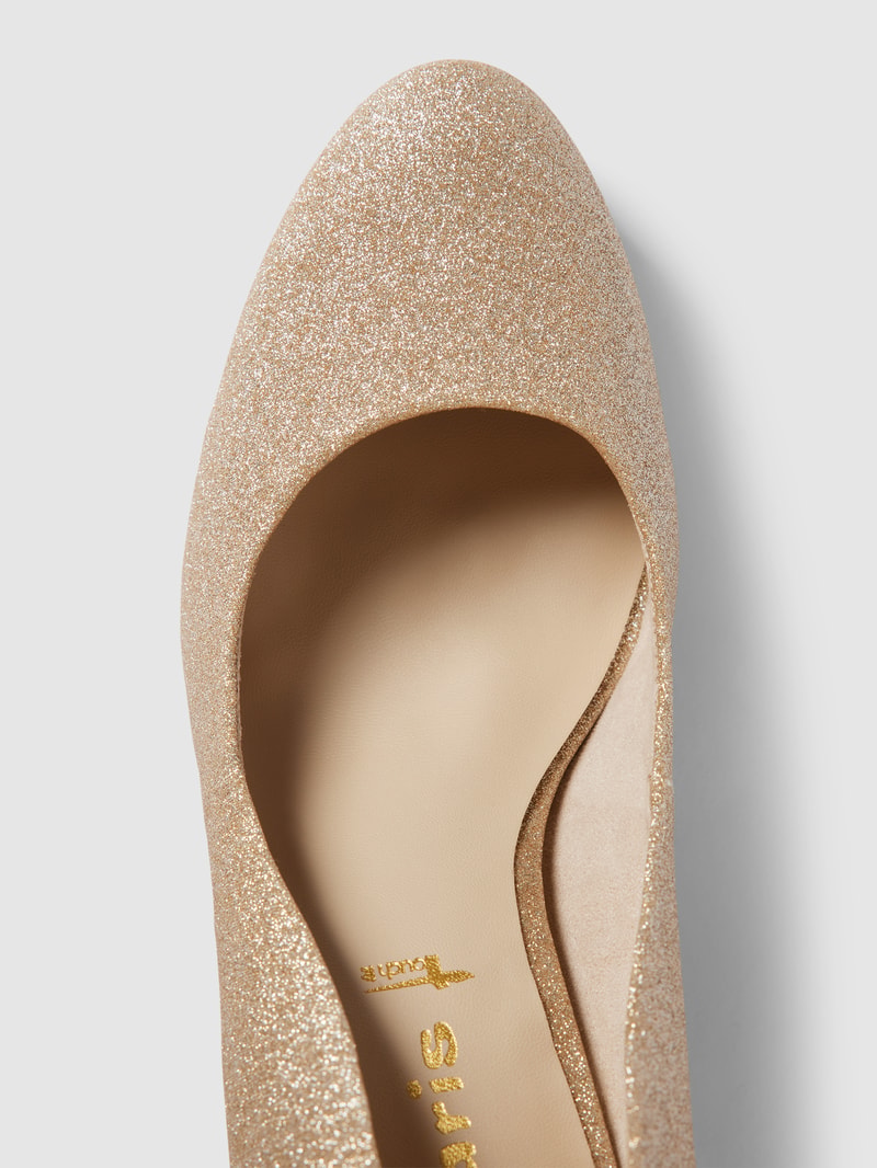 Pumps in schimmernder Optik in gold