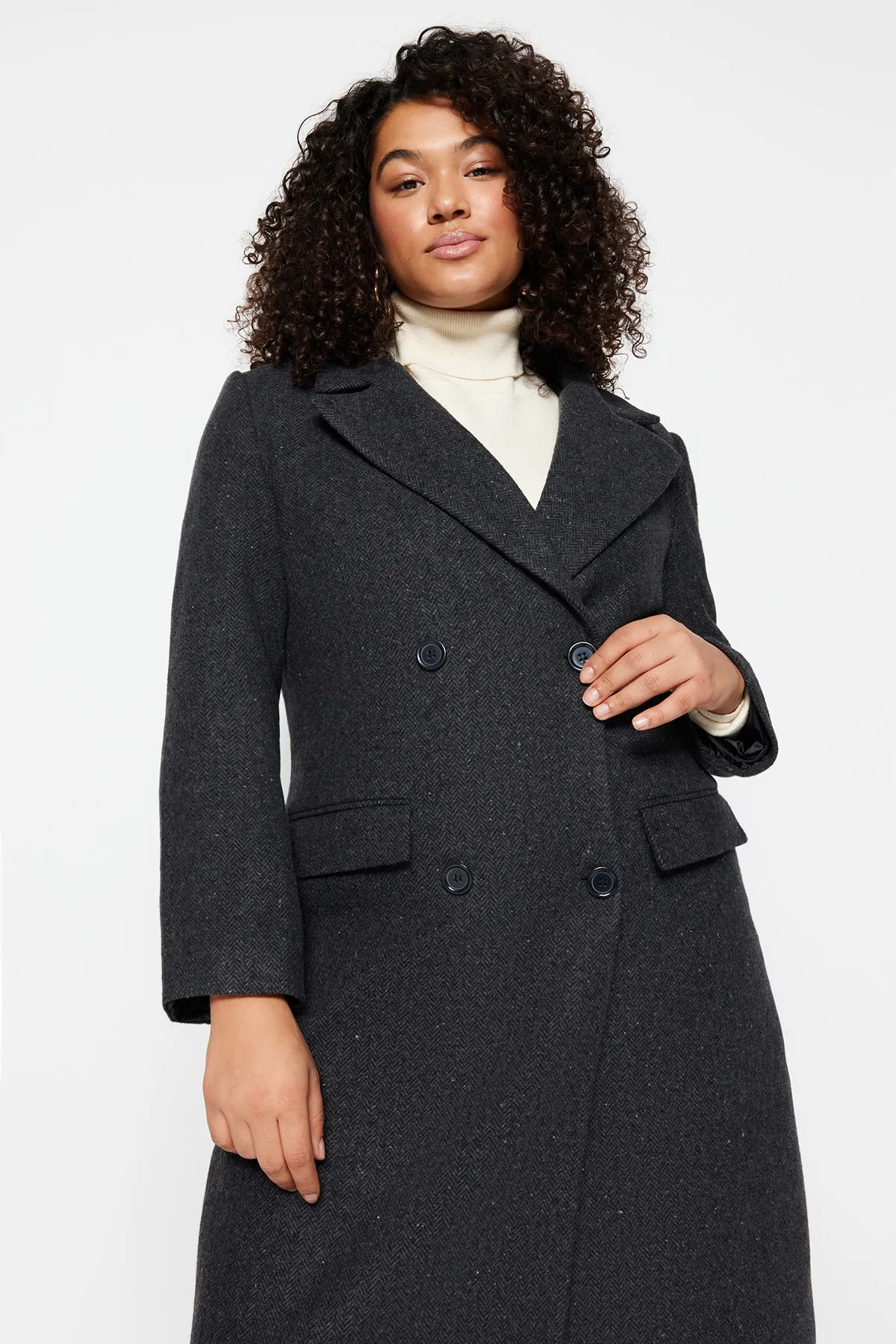 Trendyol Curve  Schwarzer Kaschmirmantel mit Taschenklappe TBBAW23DD00007