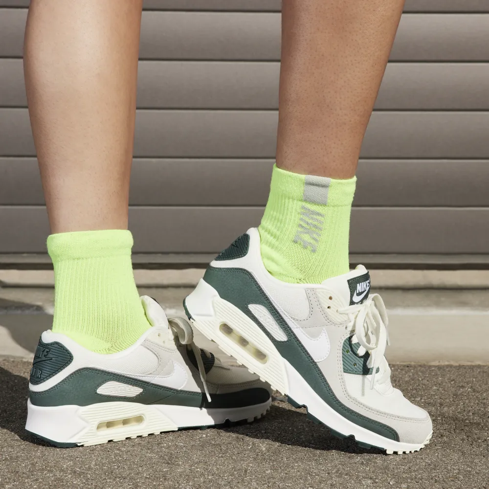 Nike Air Max 90 FZ5163-133 / weiss