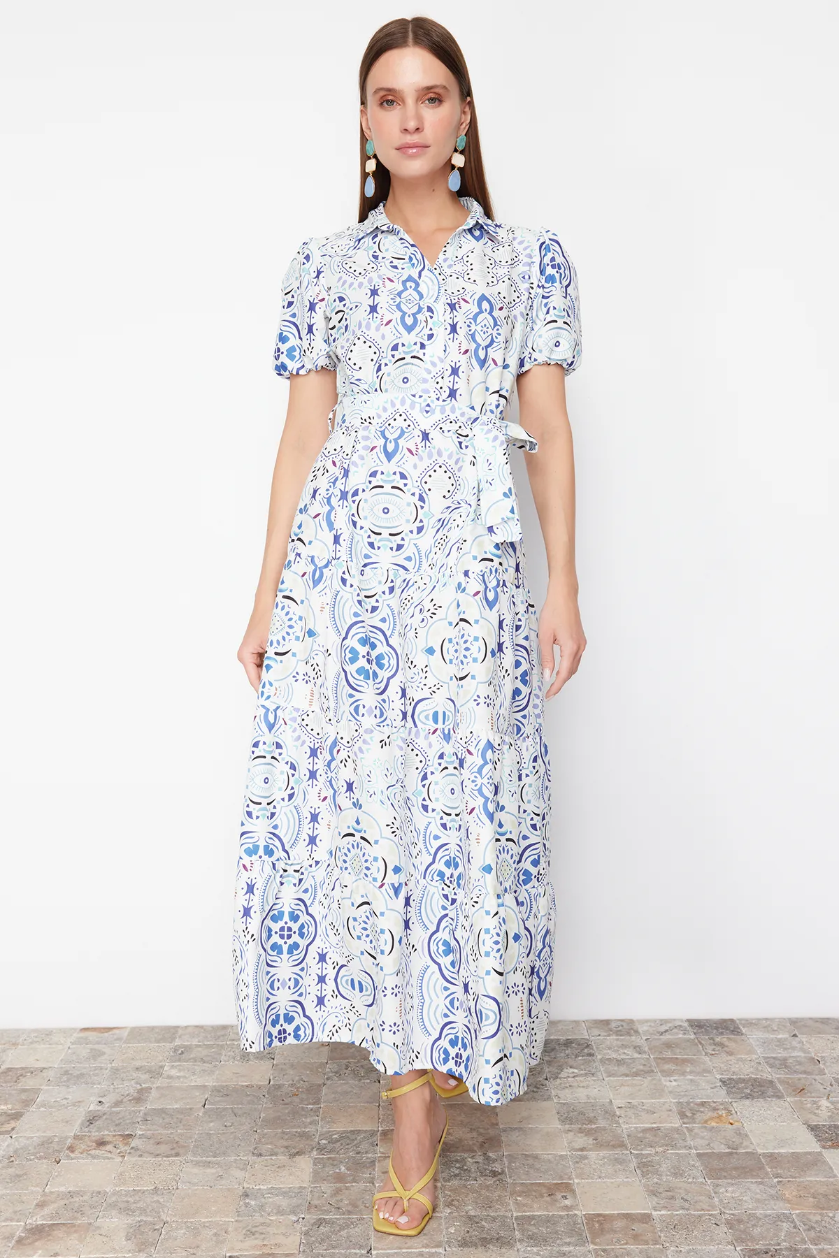 Trendyol Collection  Blaues, weit geschnittenes, gewebtes Maxikleid mit Hemdkragen TWOSS24EL00861