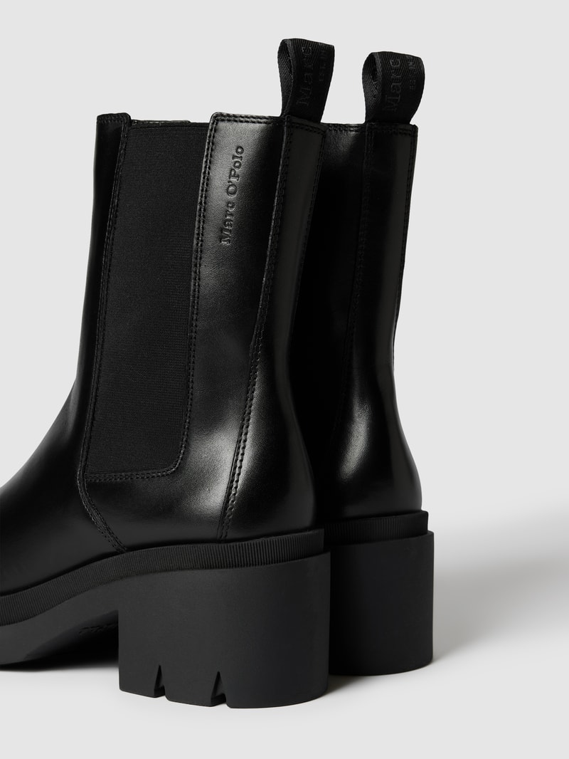 Chelsea Boots mit Label-Prägung in schwarz