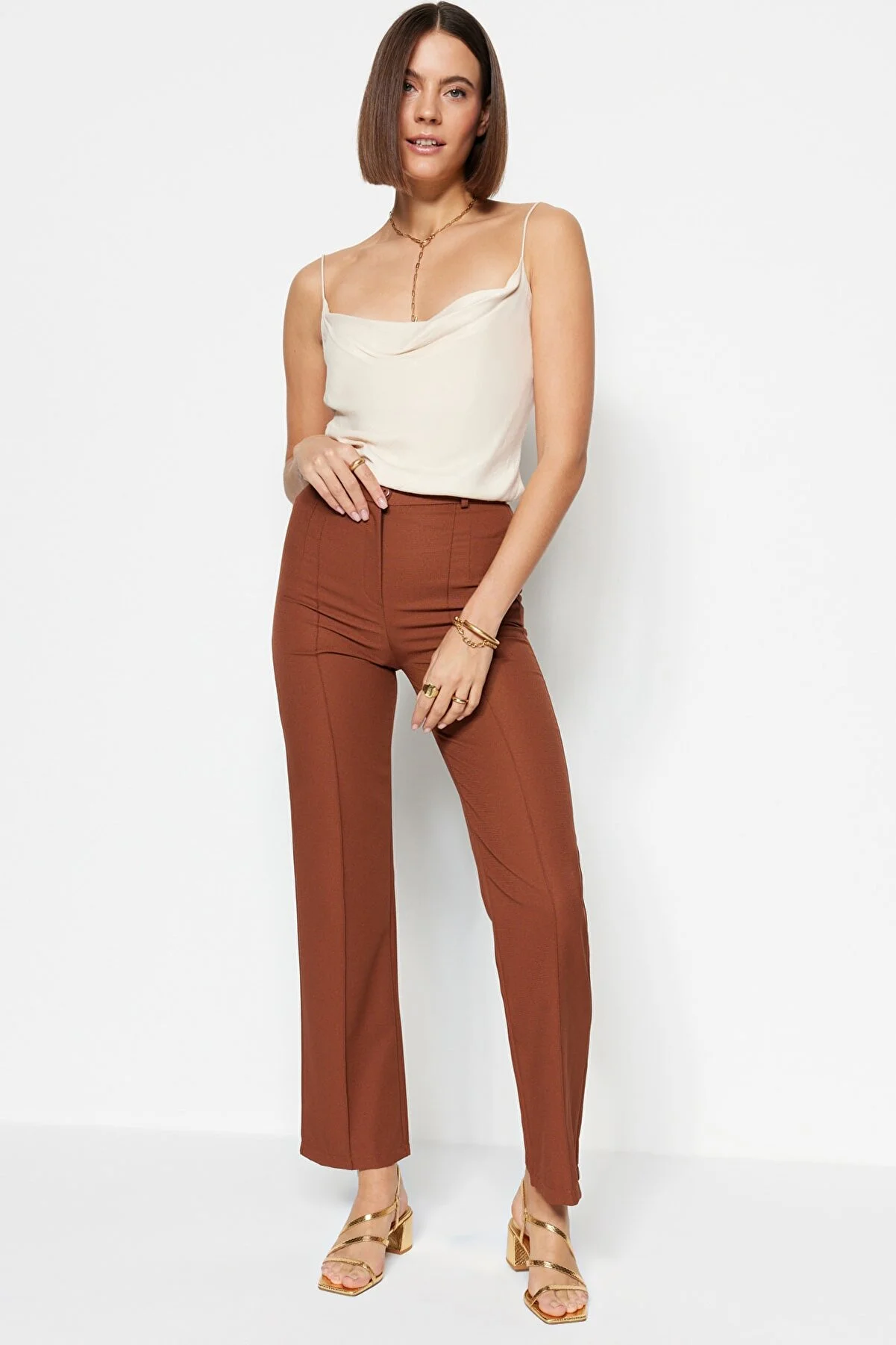 Trendyol Collection  Braune, gerade geschnittene, gerippte, genähte Webhose mit hoher Taille TWOSS21PL0093