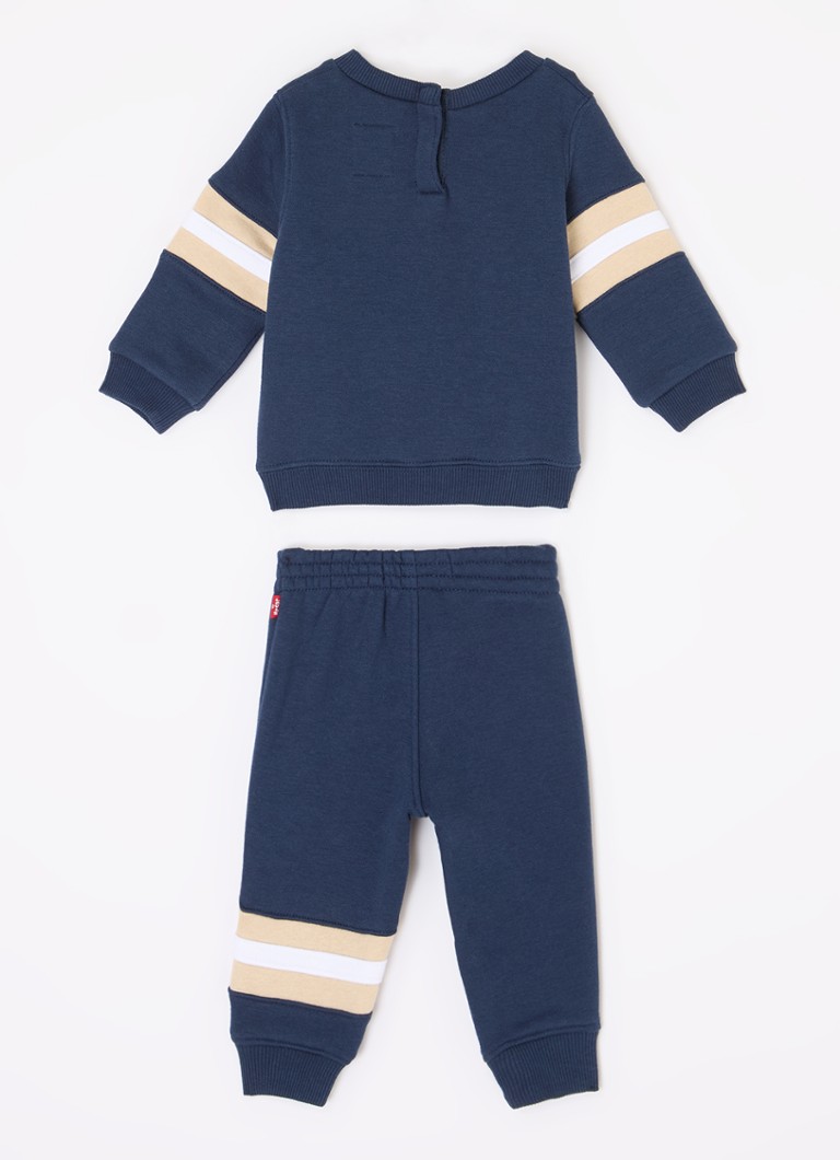 Set din două piese de la Levi's, format dintr-un pulover și pantaloni de trening.