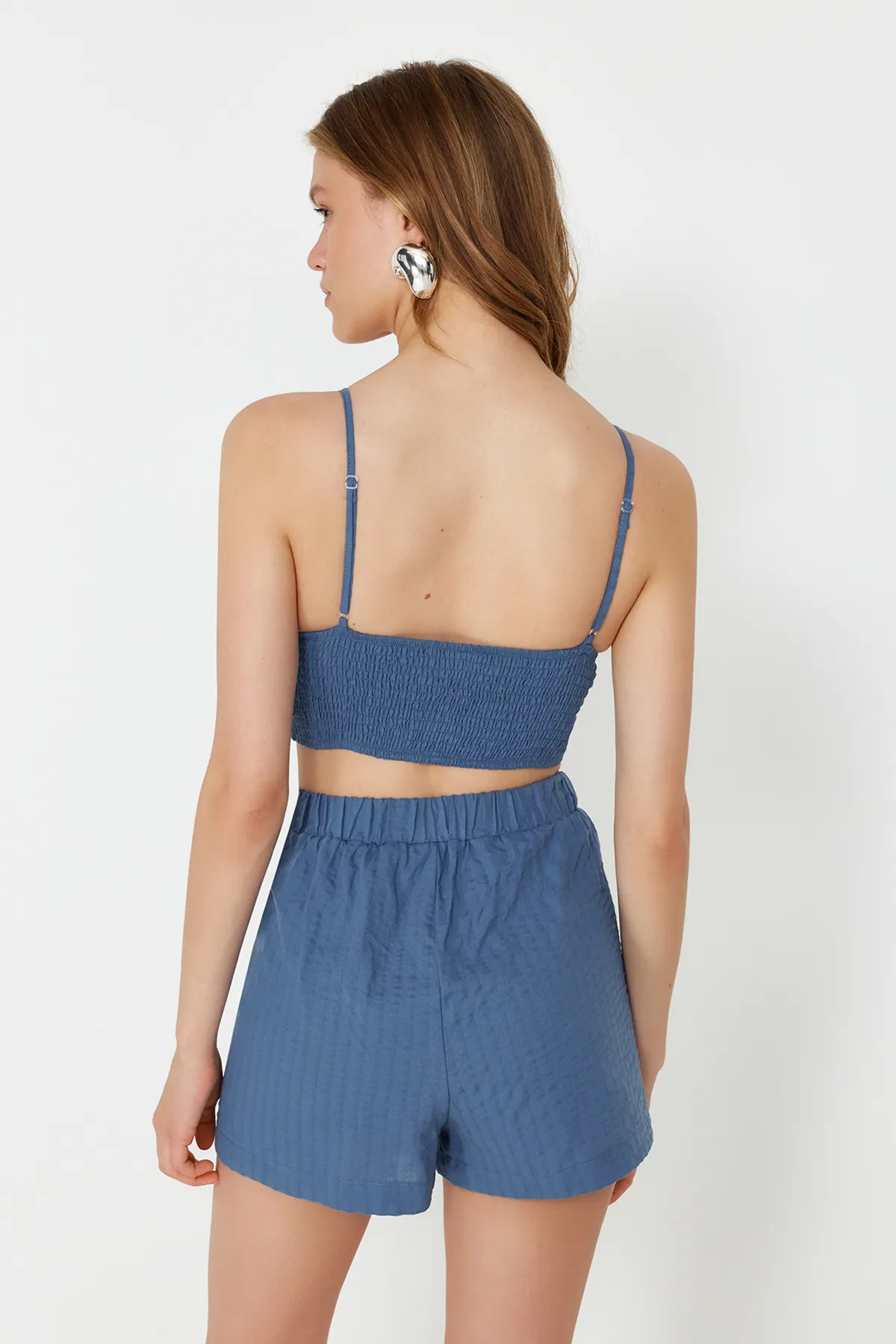 Trendyol Collection  Blaues gewebtes Accessoire-Bluse-Shorts-Set TBESS24AU00064