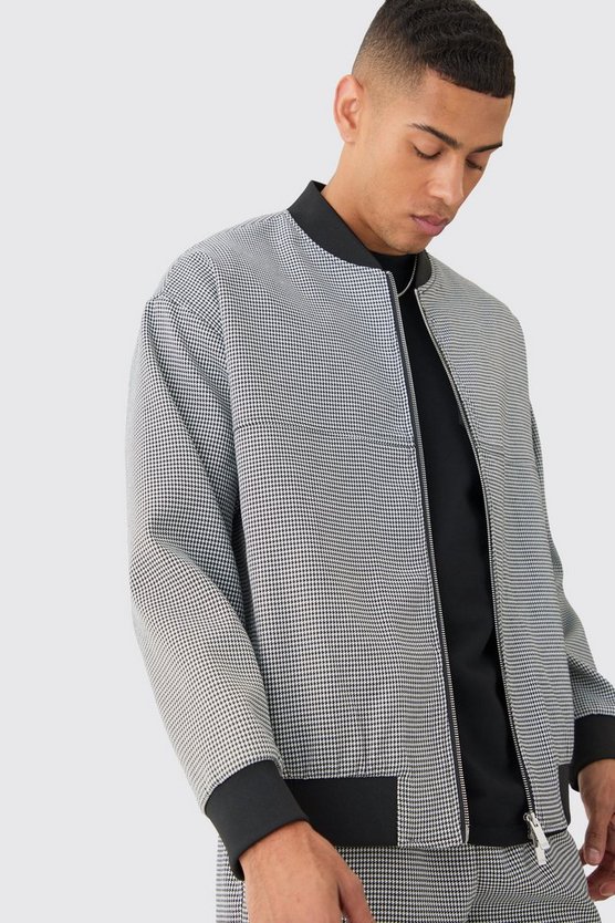 Smarte karierte Bomberjacke