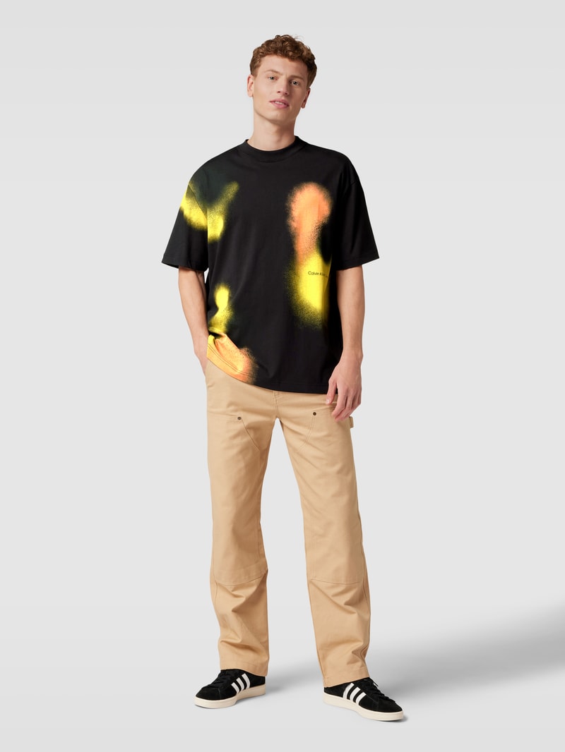 T-Shirt mit Allover-Print in black