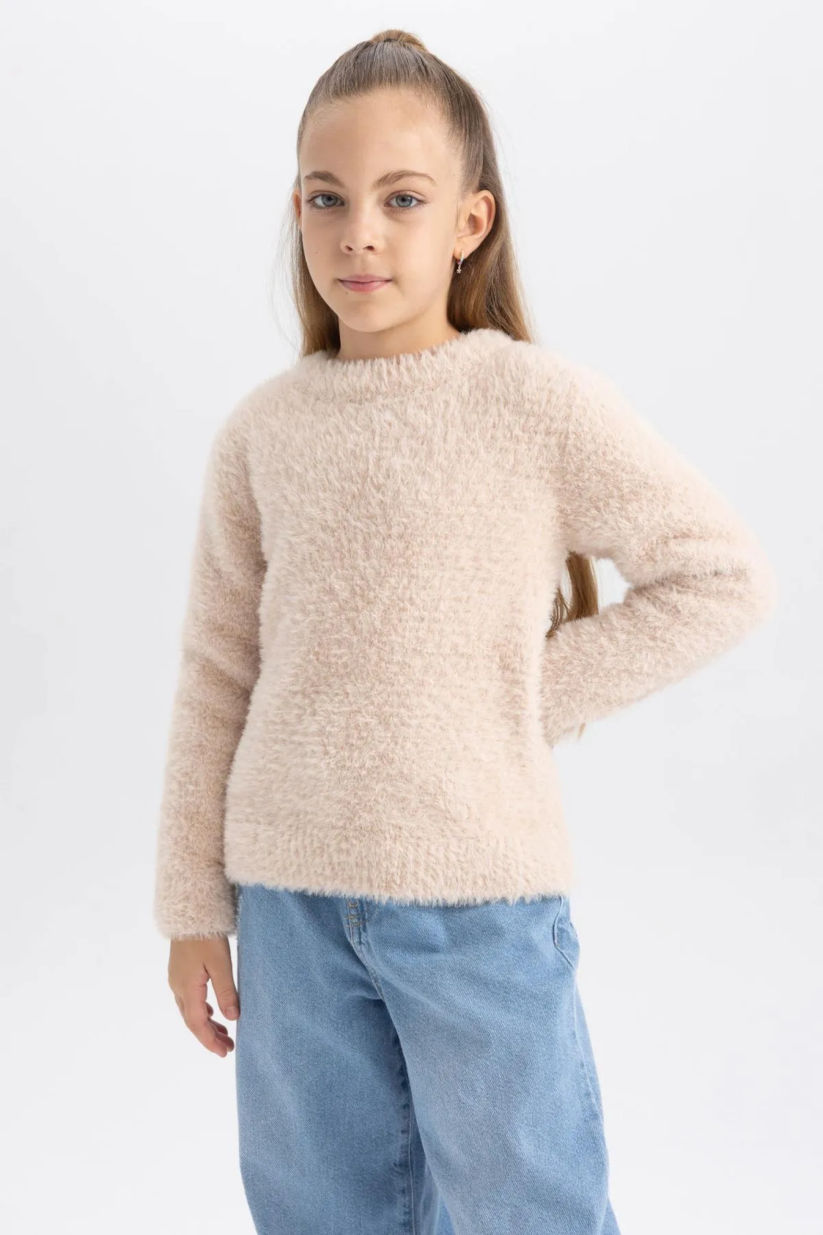DeFacto  Strickpullover für Mädchen mit normaler Passform und Rundhalsausschnitt