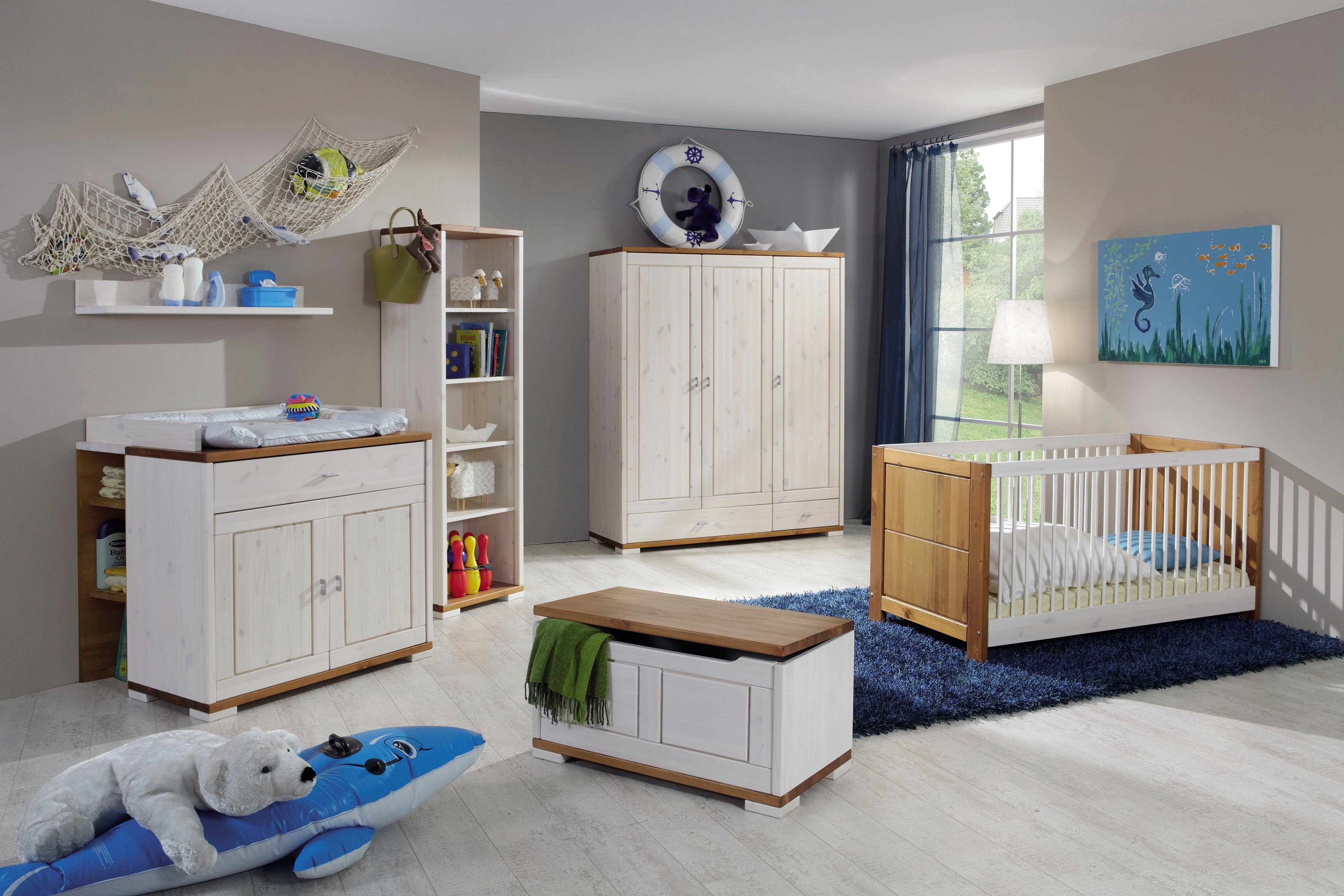 Lüttenhütt Babyzimmer-Komplettset Jaike, (Set, 7-St., Bett + Wickelkommode + 1x Unterbauregal + 3-trg. Schrank etc), Babybett mit Schlupfsprossen, Lgfl. 70 x 140 cm, 3trg Kleiderschrank