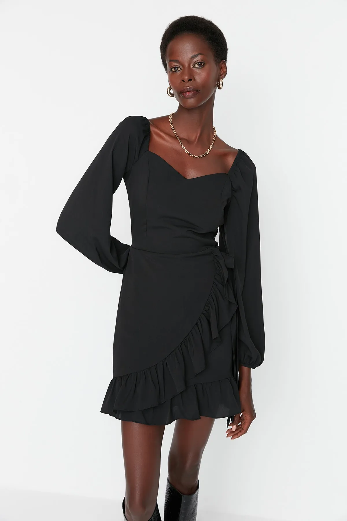 Trendyol Collection  Schwarzes Volant-Super-Mini-Webkleid TWOAW23EL00399