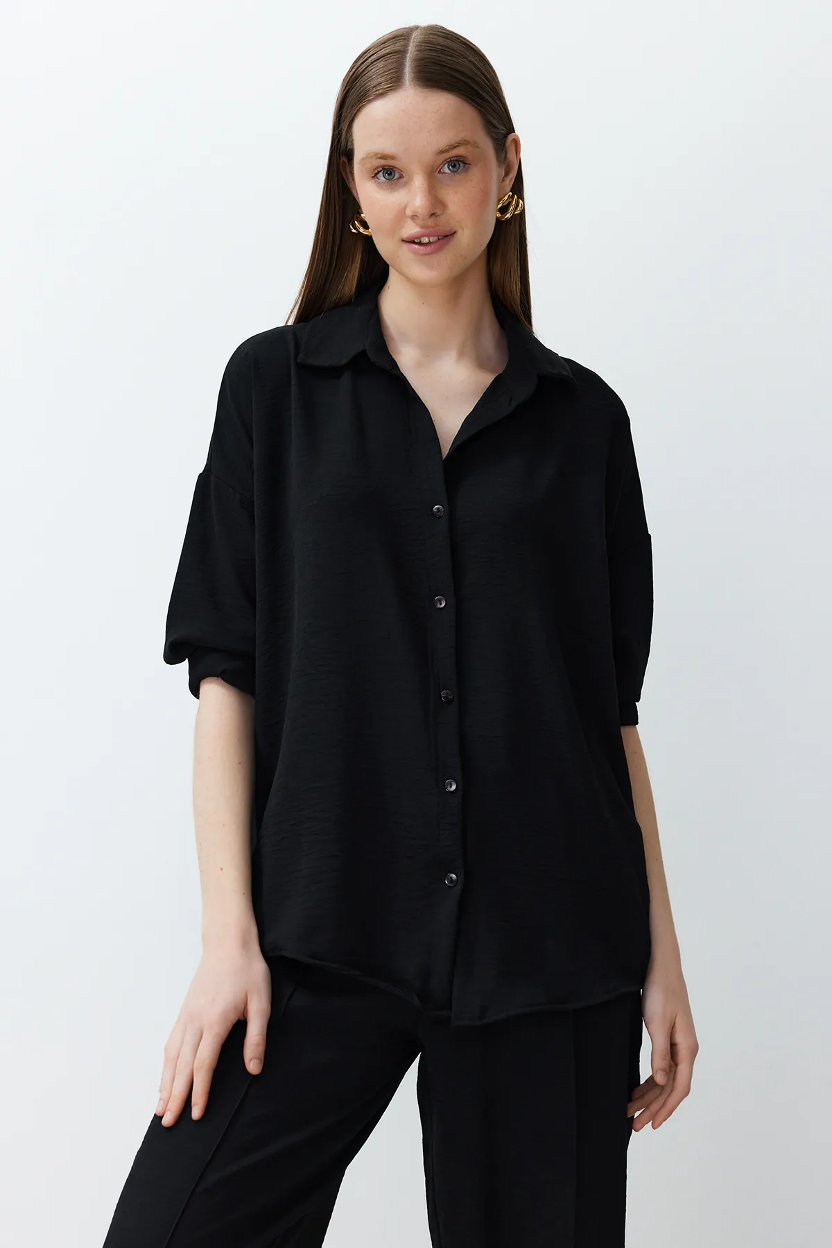 Trendyol Collection  Schwarzes gewebtes Aerobin-Oberteil und -Unterteil-Set aus Hemd und Hose TWOSS24AU00038