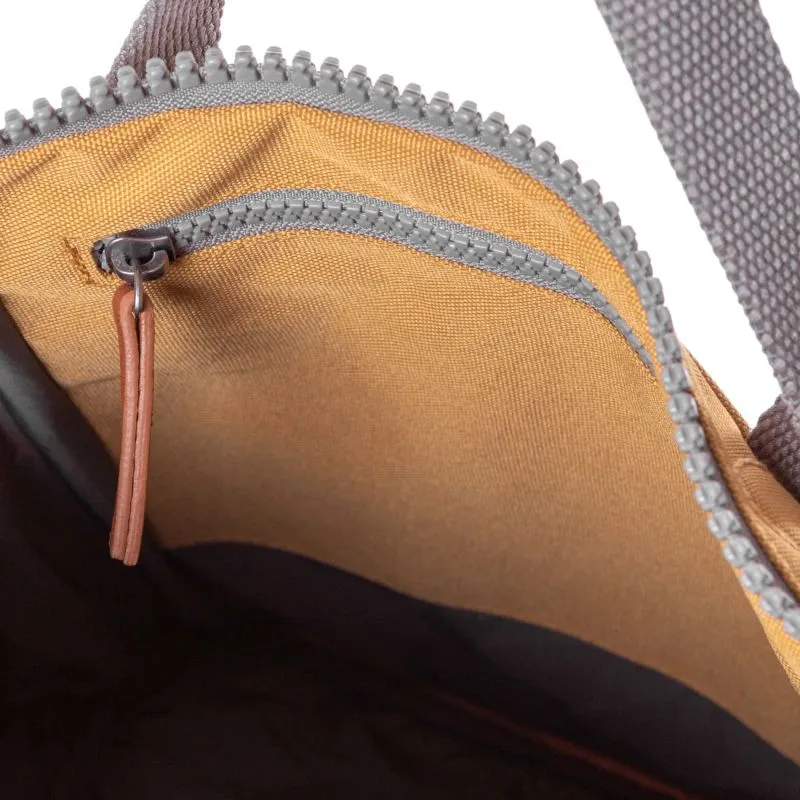 Roka London Rolltop Finchley A Small - Flax