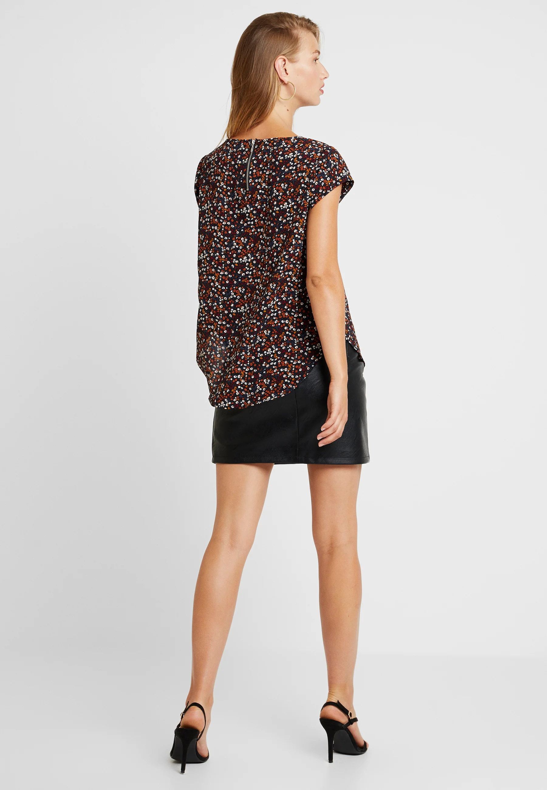 ONLY VIC SS AOP NOOS PTM - Blusa