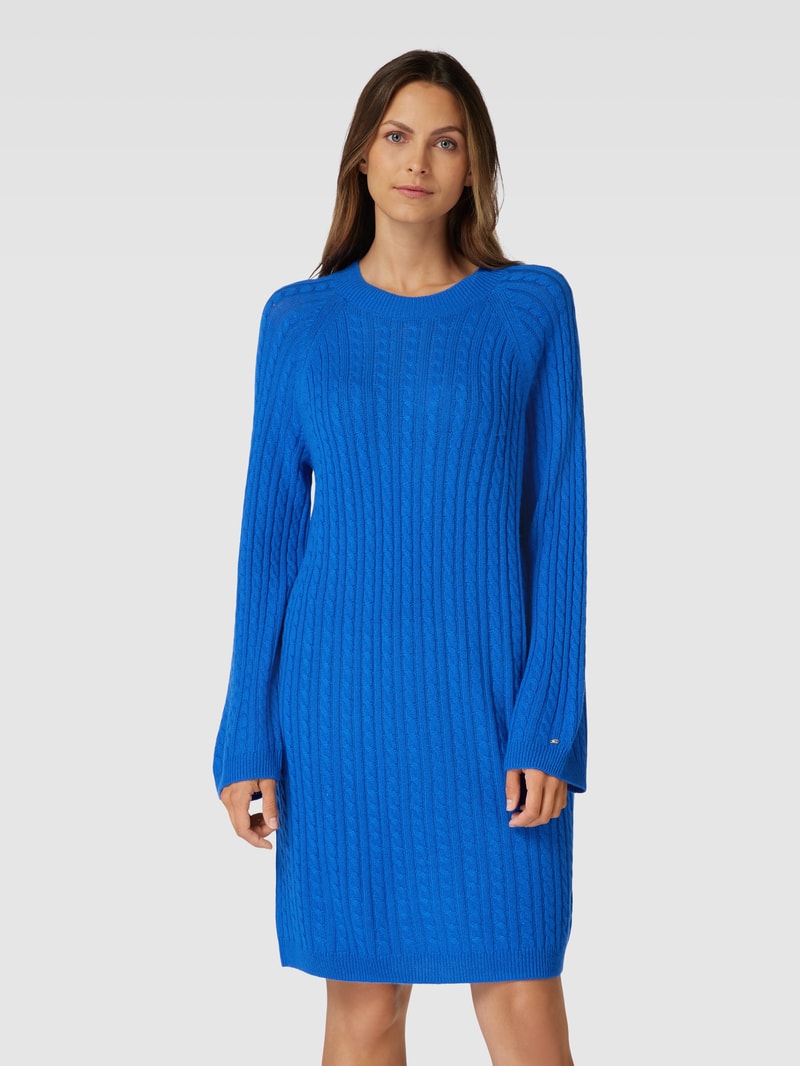 Knielanges Strickkleid mit Zopfmuster in royalblau