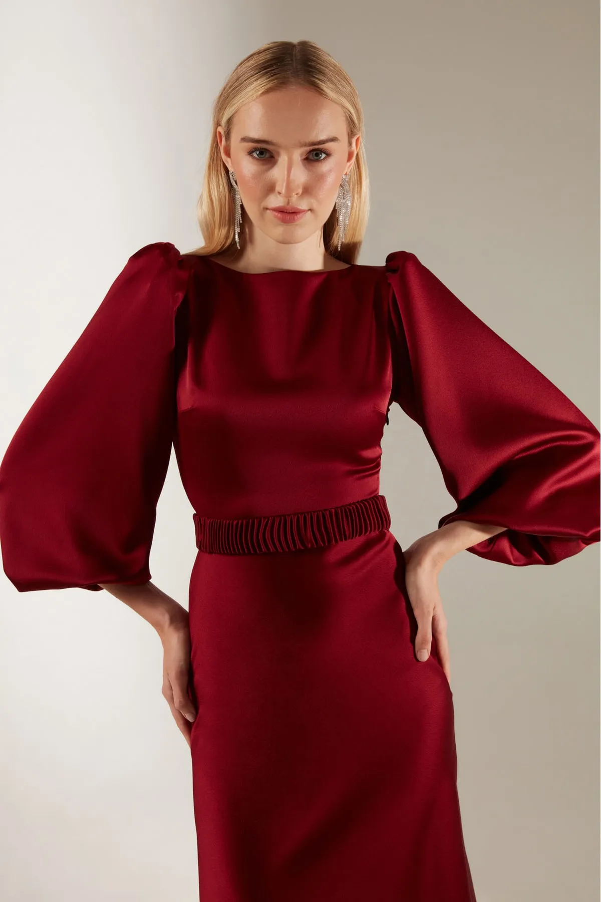 BETTY & SAM  Dunkelrotes Verlobungskleid von Heleny Special Design