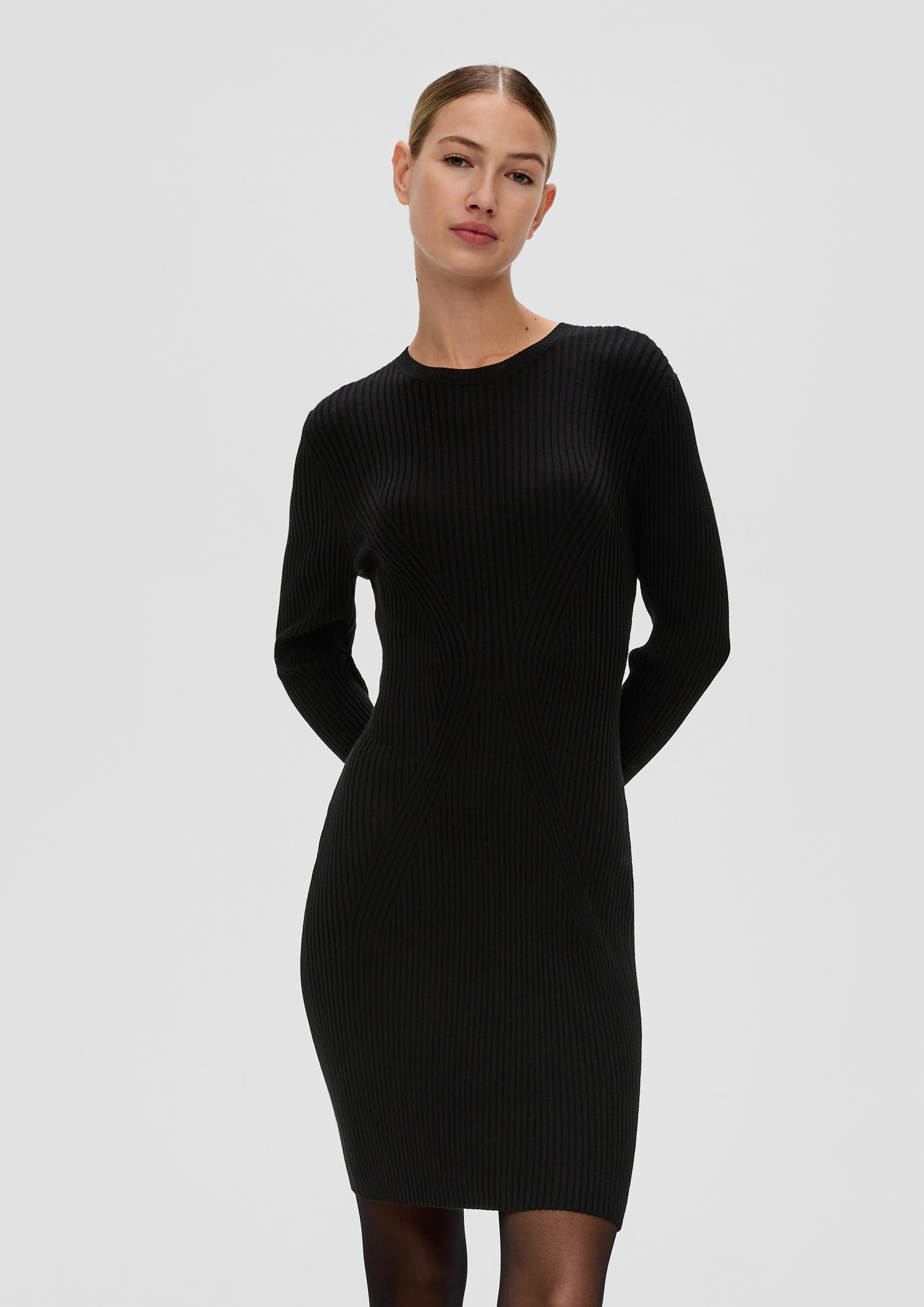 Geripptes Strickkleid aus Viskosemix  2138039-9999