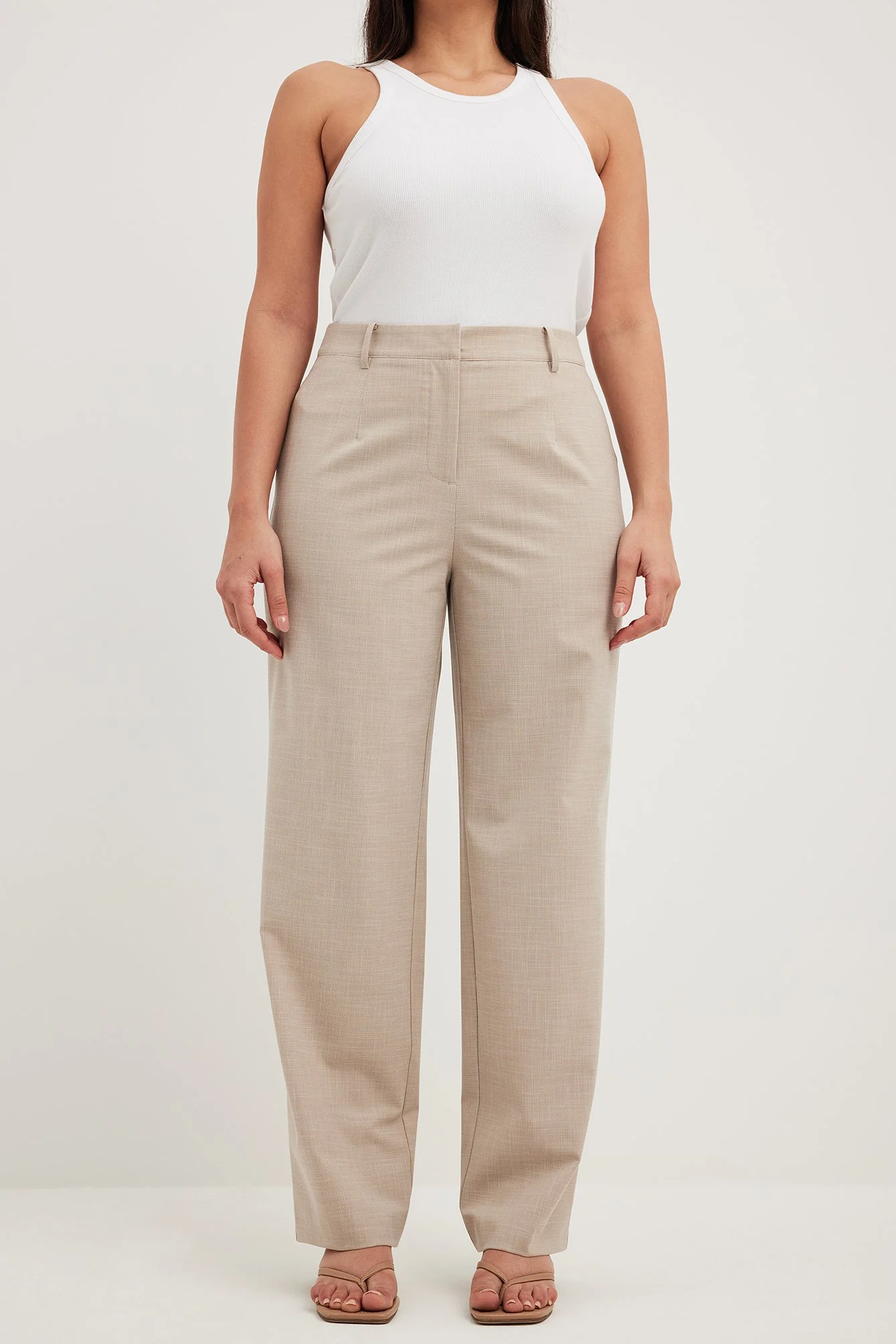 Strukturierte Hose mit geradem Bein und mittlerer Taille