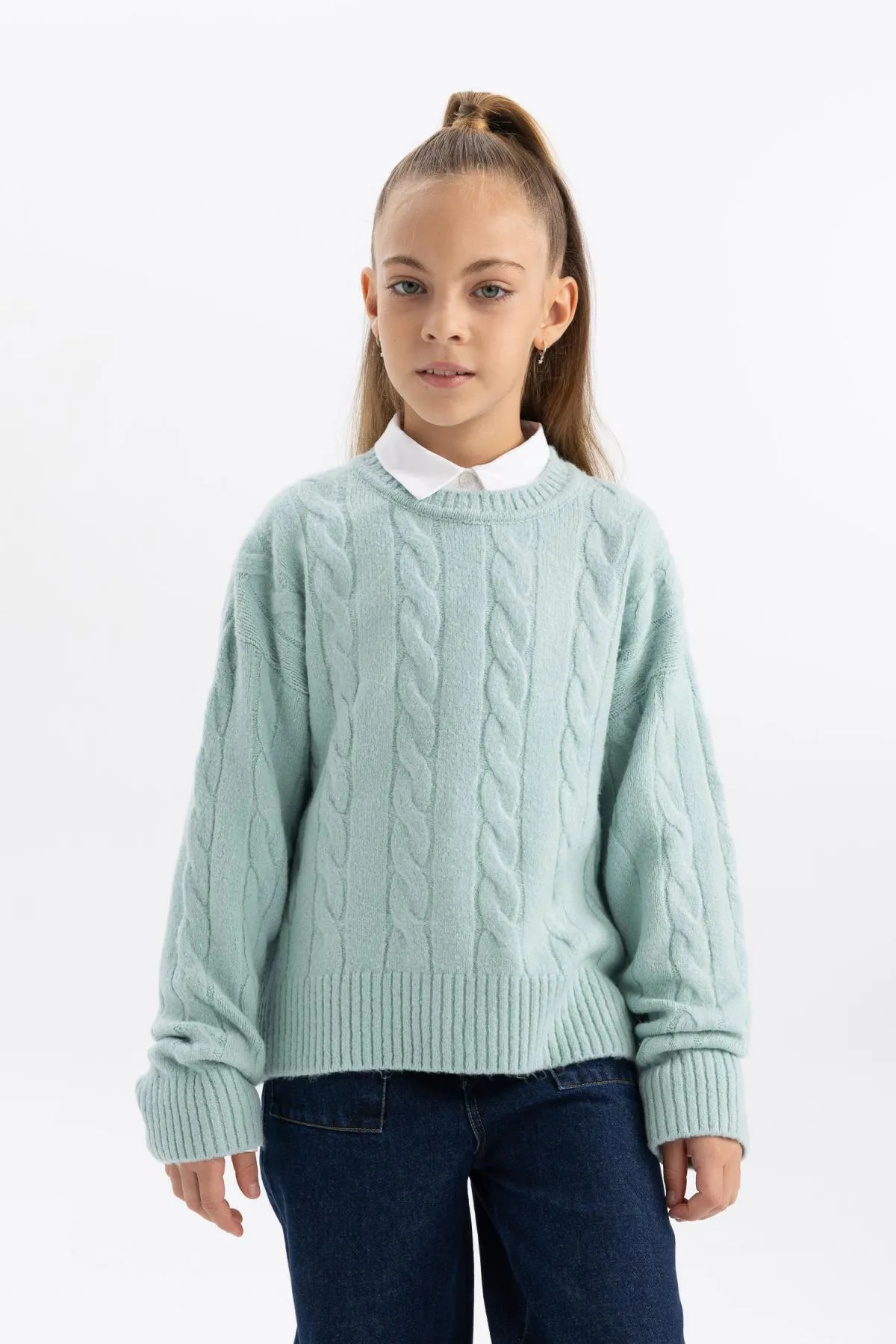 DeFacto  Mädchenpullover mit normaler Passform und Rundhalsausschnitt