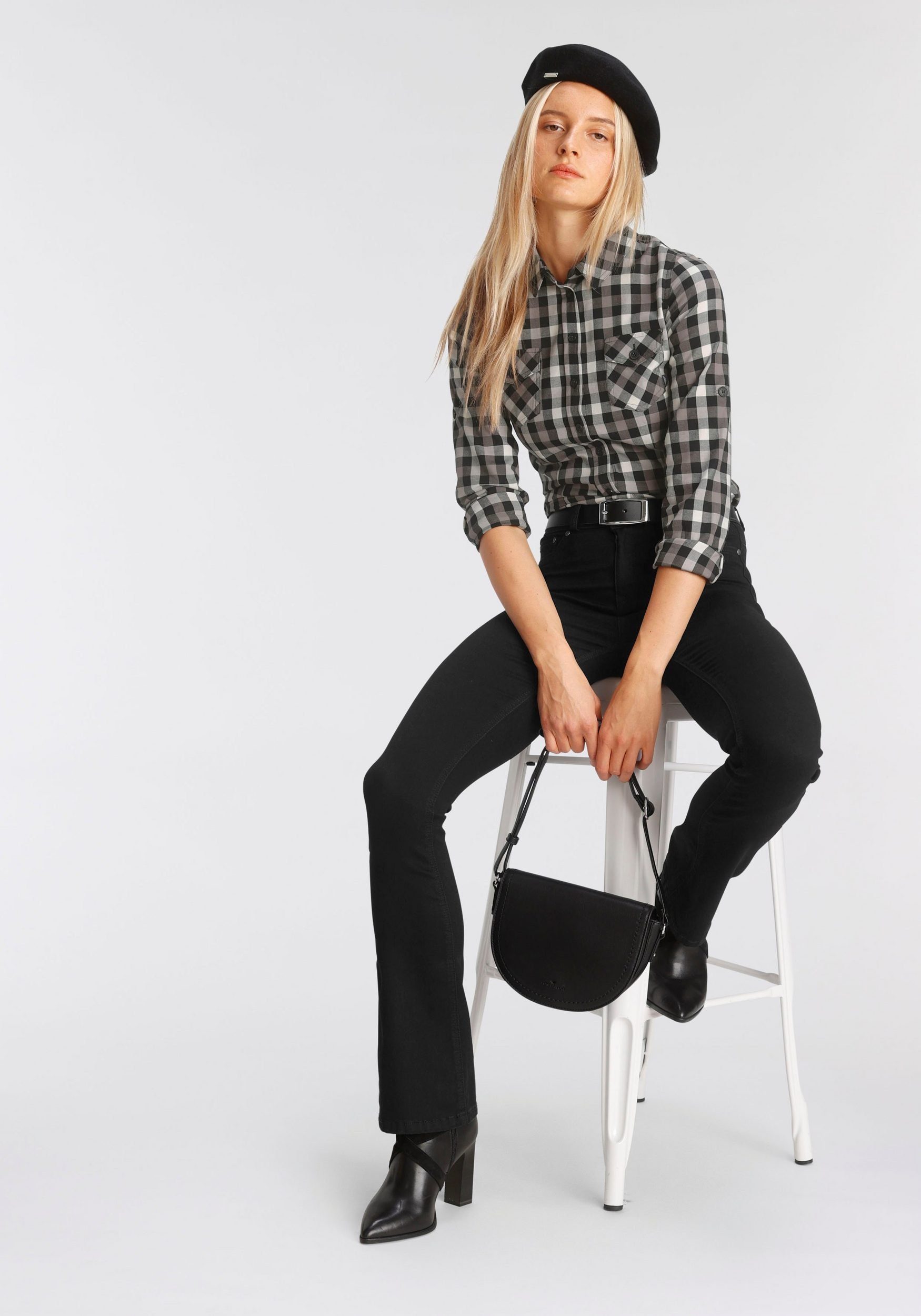 Arizona Bootcut-Jeans Ultra Stretch High Waist mit Shapingnähten