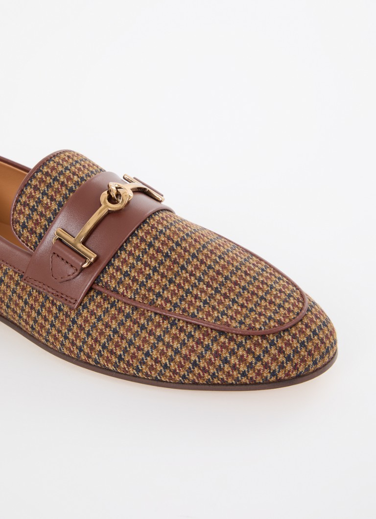 Tod'sin loaferit, joissa on kukonaskelkuvio ja nahkaisia yksityiskohtia