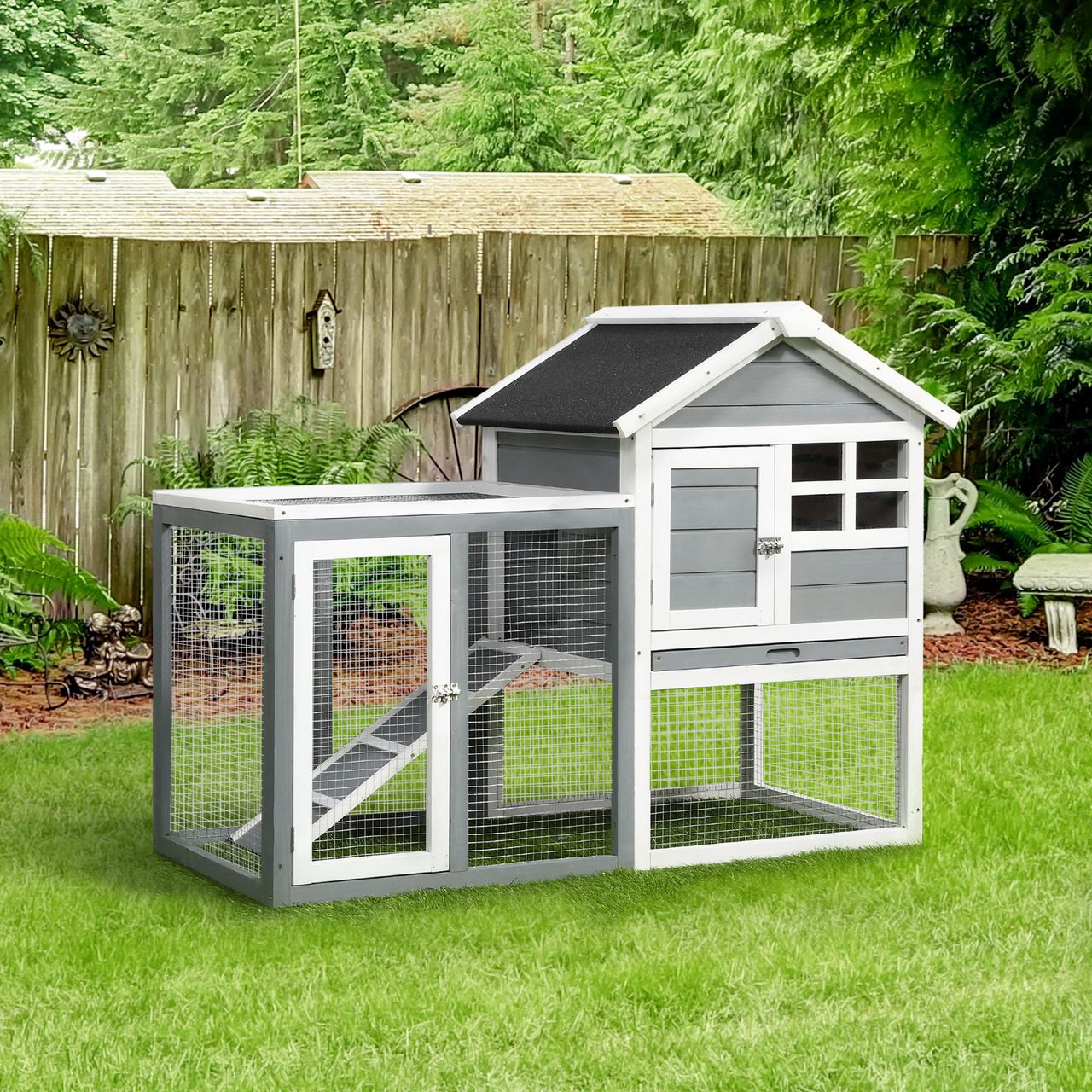 PawHut Kaninchenstall Tannenholz Outdoor Indoor Kleintierstall Kleintierhaus Kleintierkäfig Herausnehmbare Bodenwanne und Rampe Grau Schwarz Weiß 122 x 62,6 x 92 cm