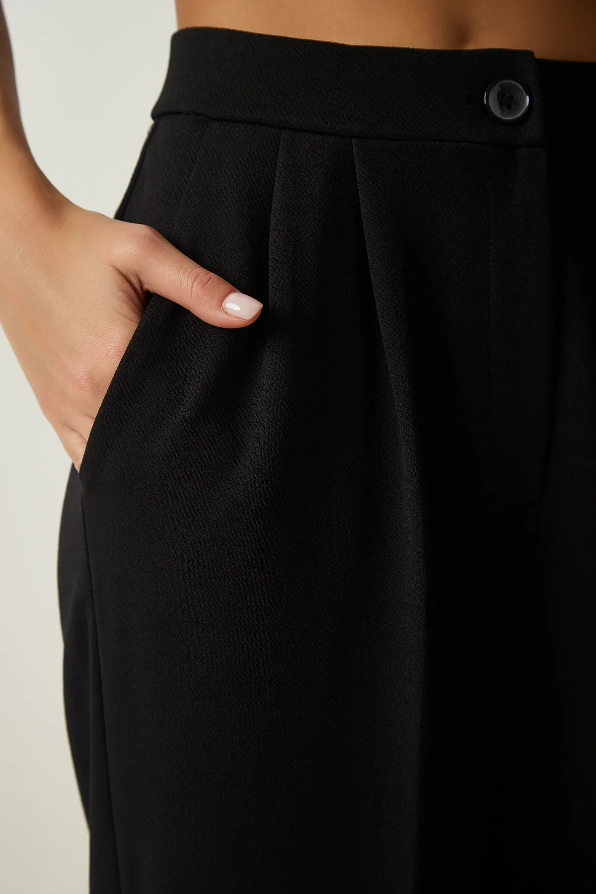 Happiness İstanbul  Schwarze Palazzo-Hose mit Falten für Damen DW00004