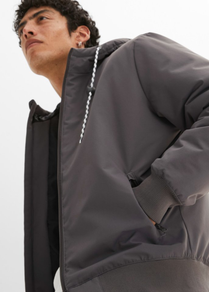 Winterjacke mit Kapuze und recyceltem Polyester