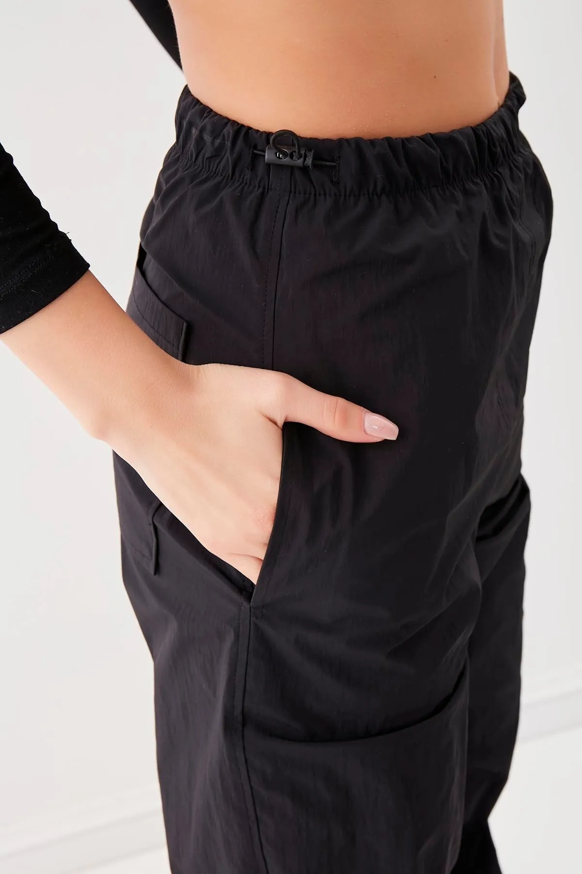 Vitrin  Hose aus Fallschirmstoff mit elastischem Detail