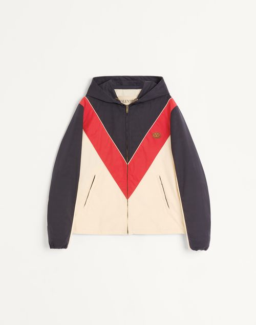 Nylon hættetrøje med V-logo-mærke