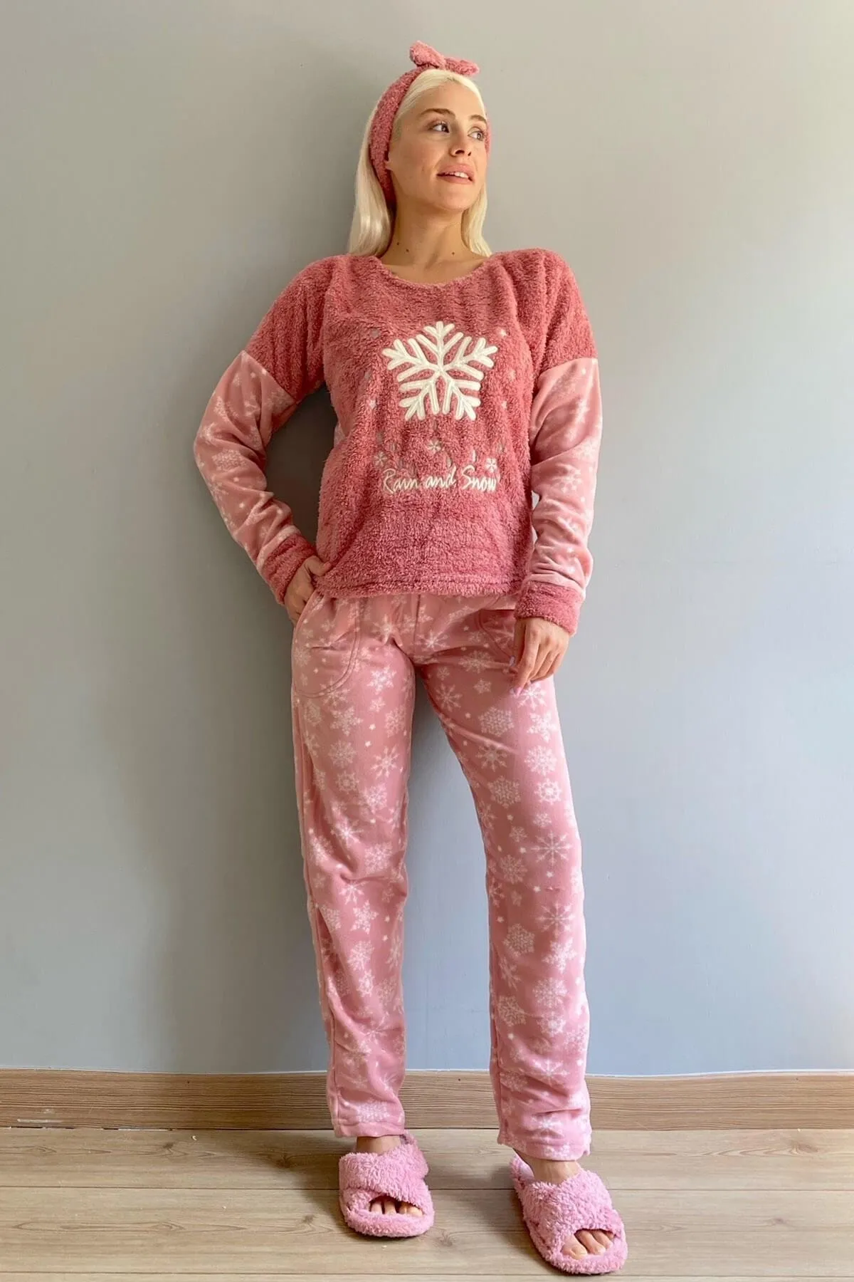 Pijamaevi  Damen-Pyjama-Set aus Plüsch mit Schneeflockenmuster
