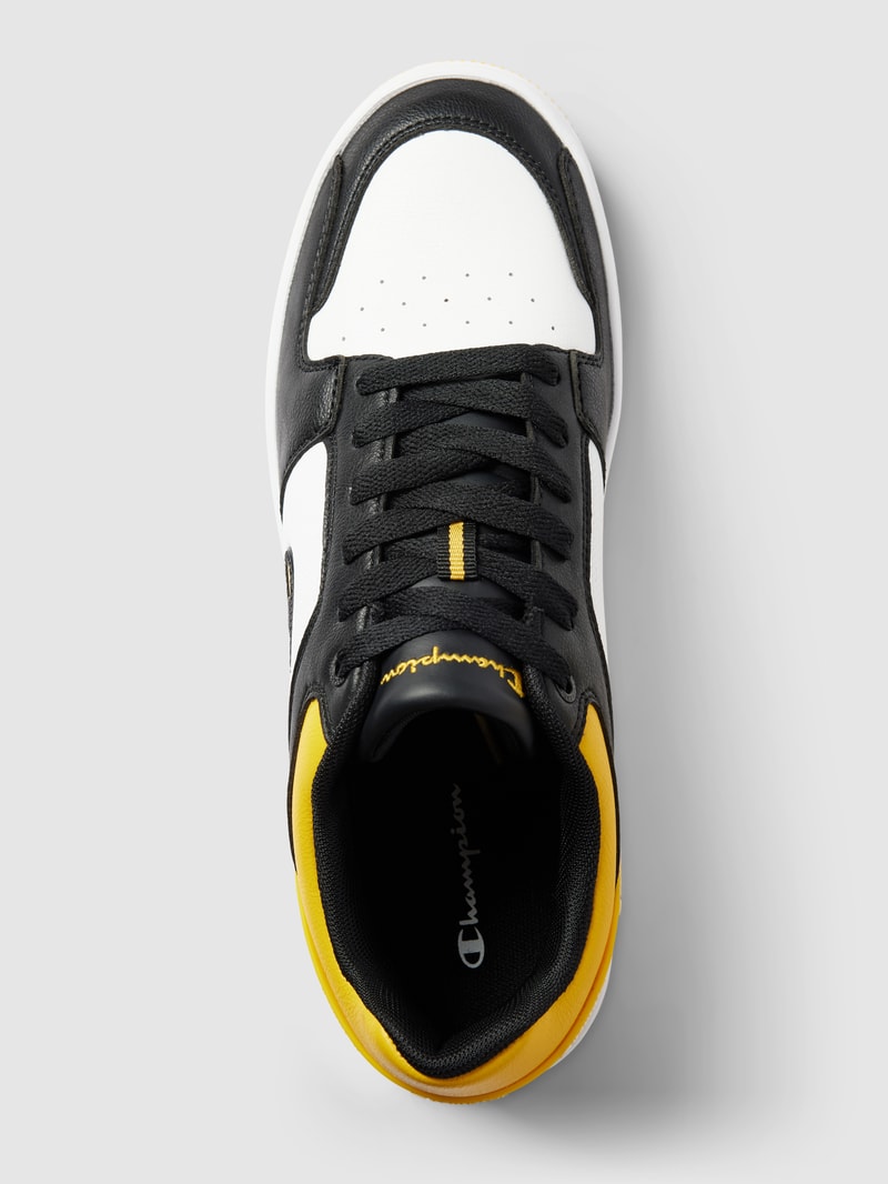 Sneaker mit Label-Detail in gelb