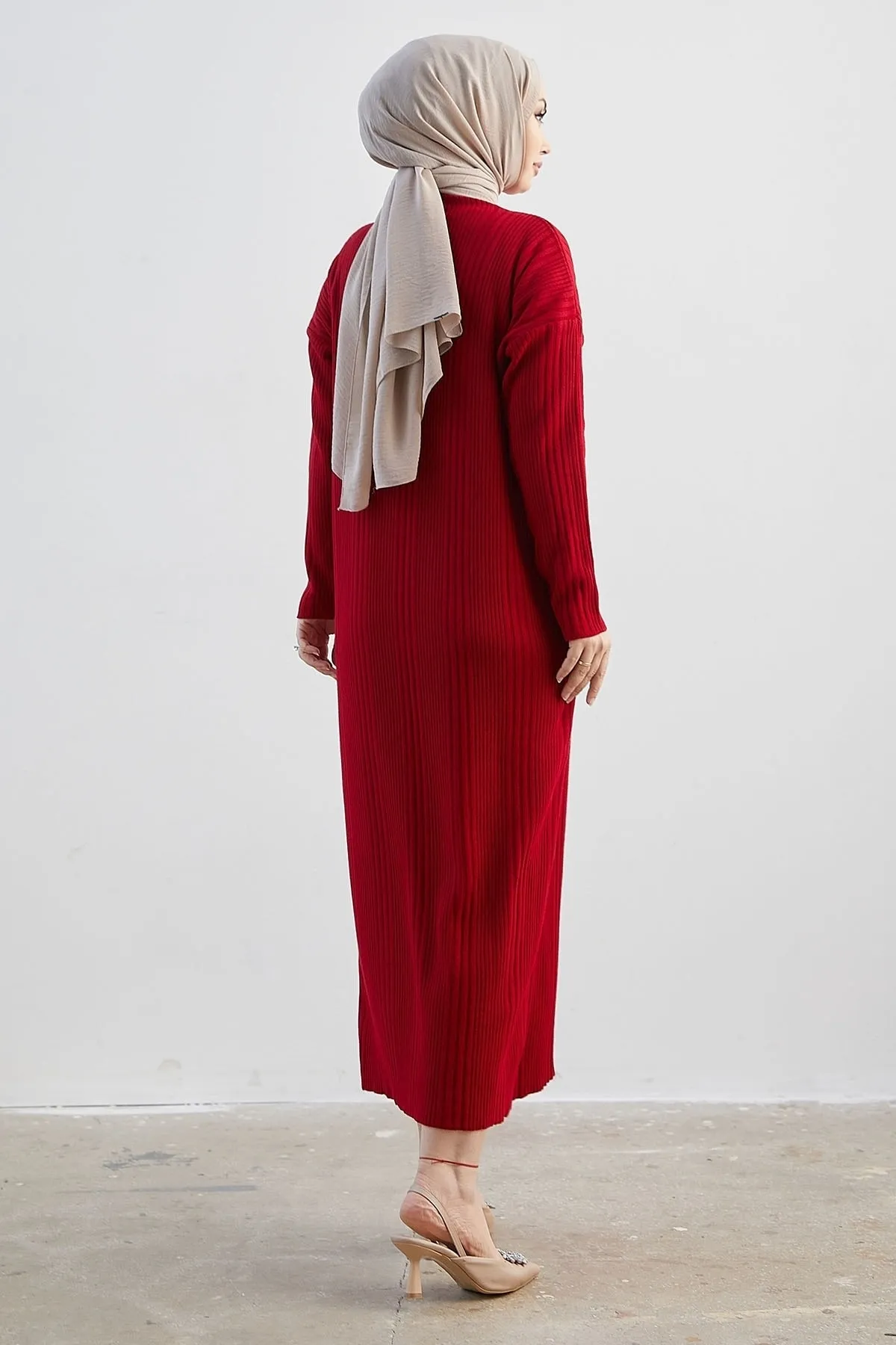 InStyle  Langes Strickkleid mit Rollkragen von Arissa – Rot