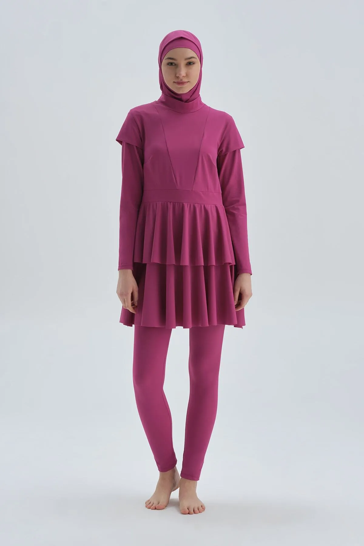 Dagi  Fuchsiafarbener, langärmliger Badeanzug mit Strumpfhosen und Kleid