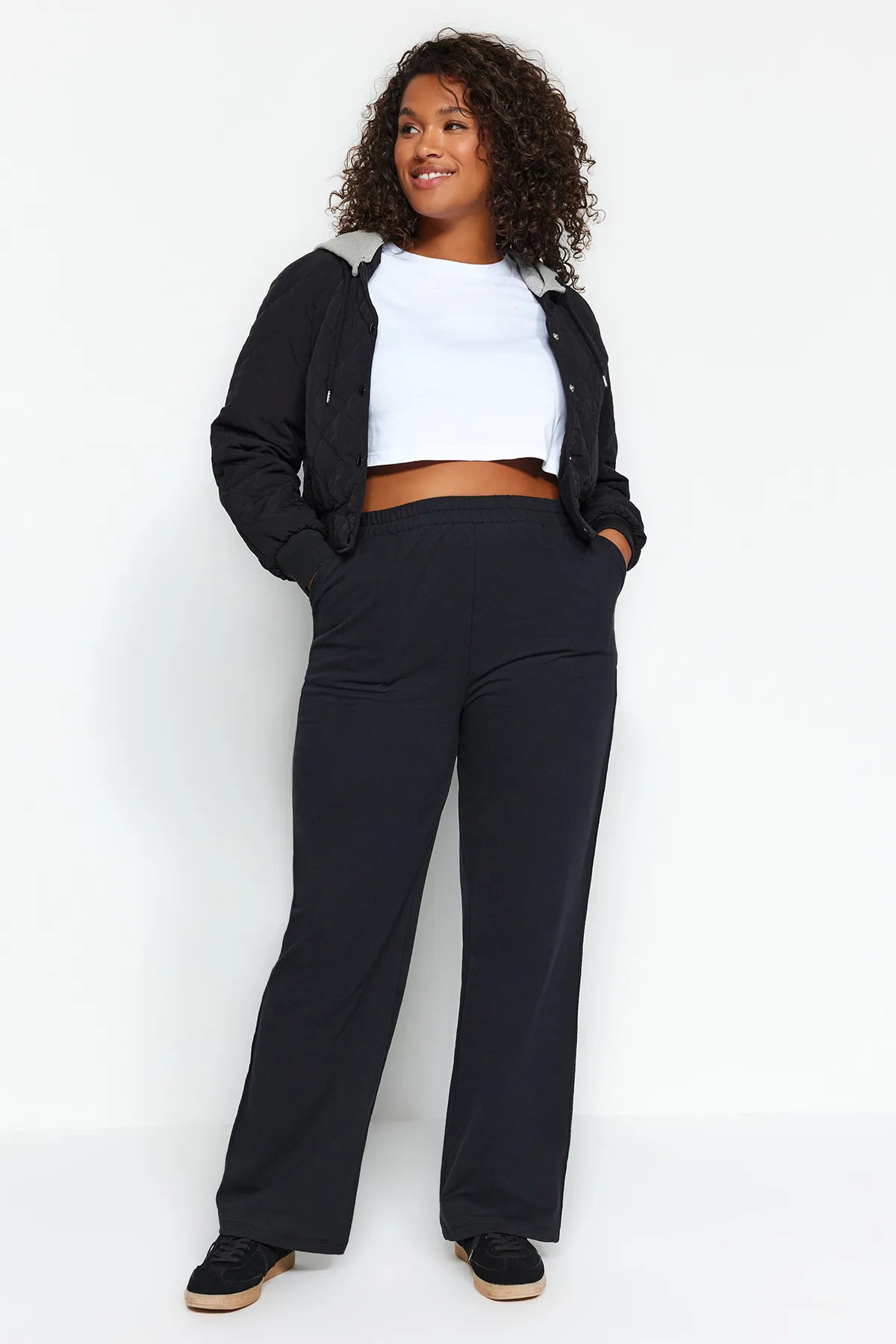 Trendyol Curve  Schwarze dicke Strick-Jogginghose TBBAW24AJ00013