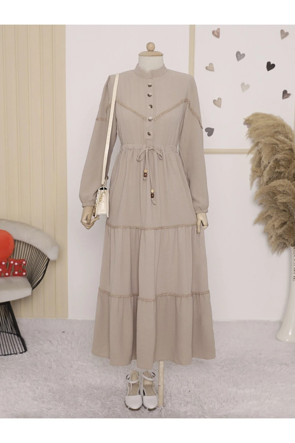 Modamorfo  Halb geknöpftes Spitzenkleid