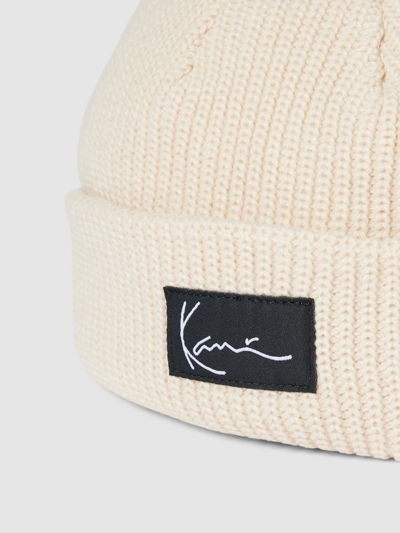 Mütze mit Label-Patch Modell 'Signature Fisherman' in offwhite