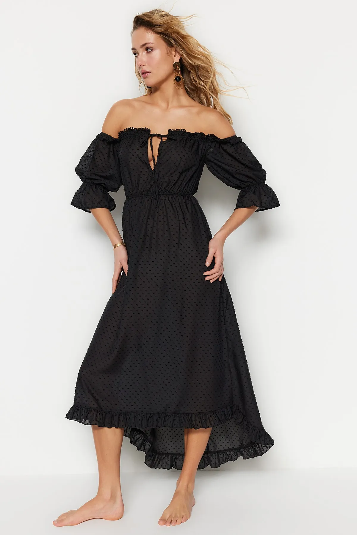 Trendyol Collection  Schwarzes Strandkleid mit Carmenkragen TBESS19BB0101
