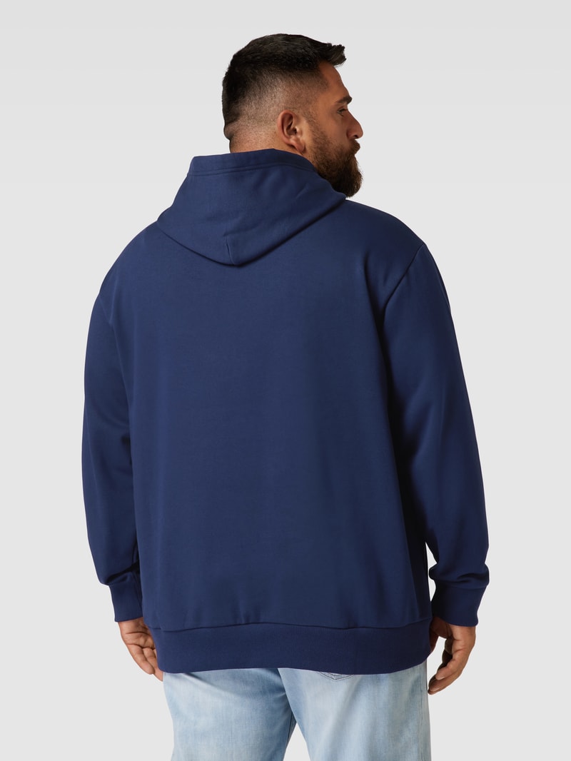 PLUS SIZE Hoodie mit Label-Stitching in marineblau