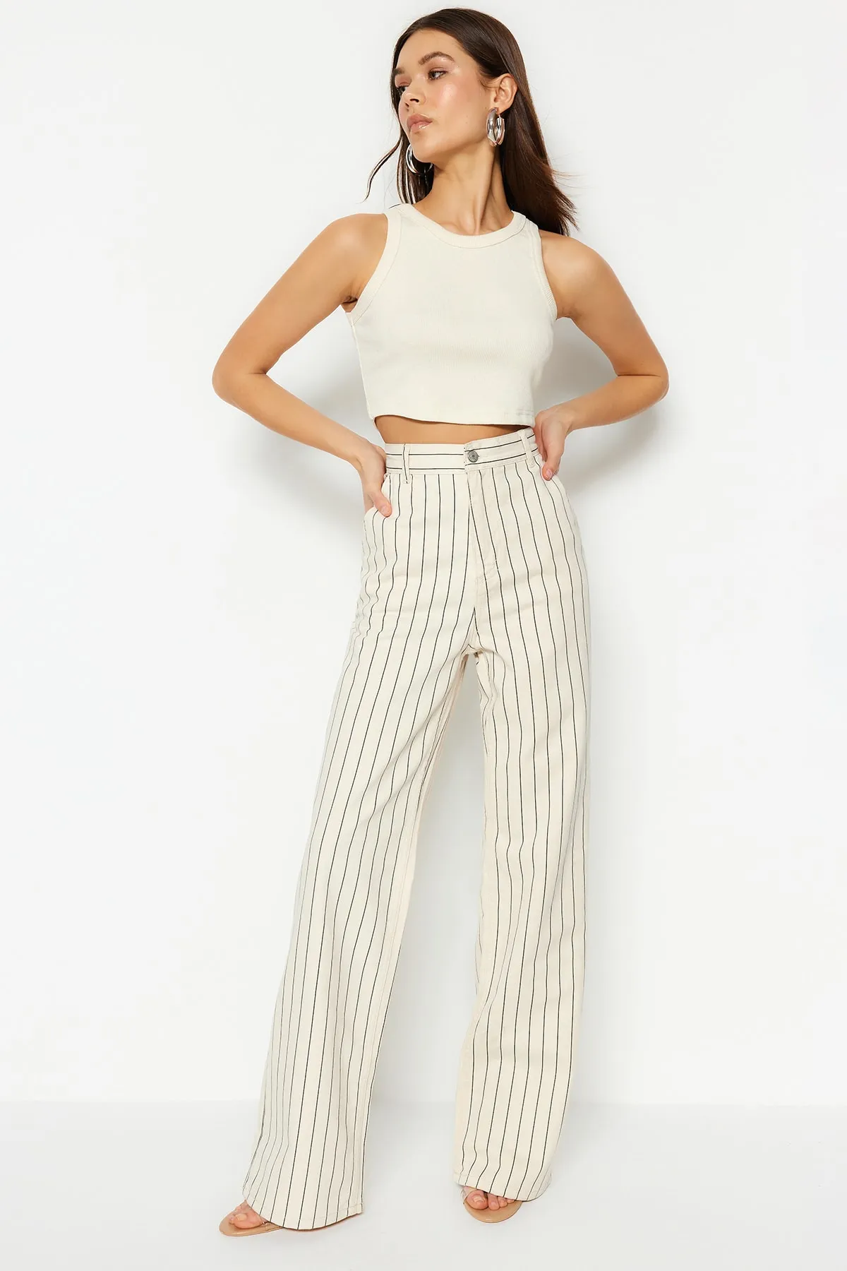 Trendyol Collection  Mehrfarbige, gestreifte Jeans mit hoher Taille und weitem Bein TWOSS23JE00247