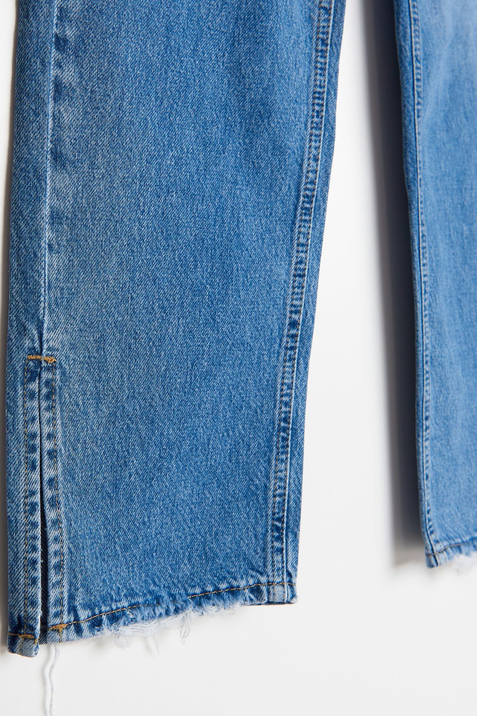 Straight 90s slit jeans