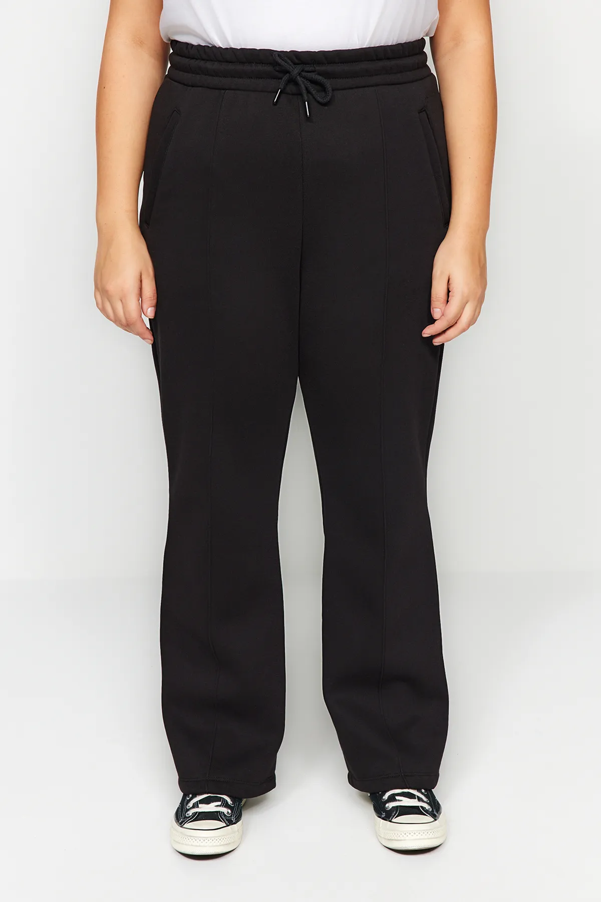 Trendyol Curve  Schwarze Strick-Jogginghose mit dickem Fleece-Futter TBBAW24AJ00000