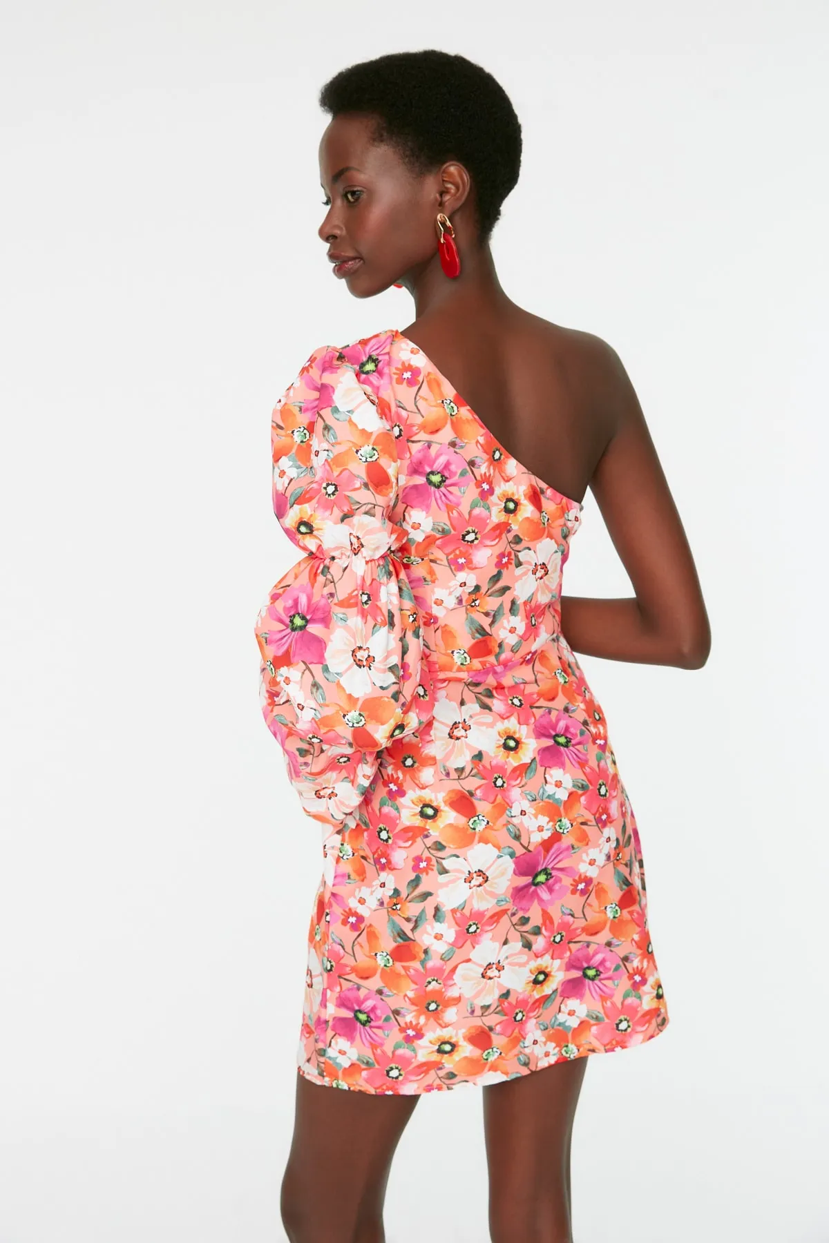 Trendyol Collection  Orangefarbenes, figurbetontes, mit Popeline gefüttertes, floral gemustertes, elegantes Abendkleid TPRSS22EL1280
