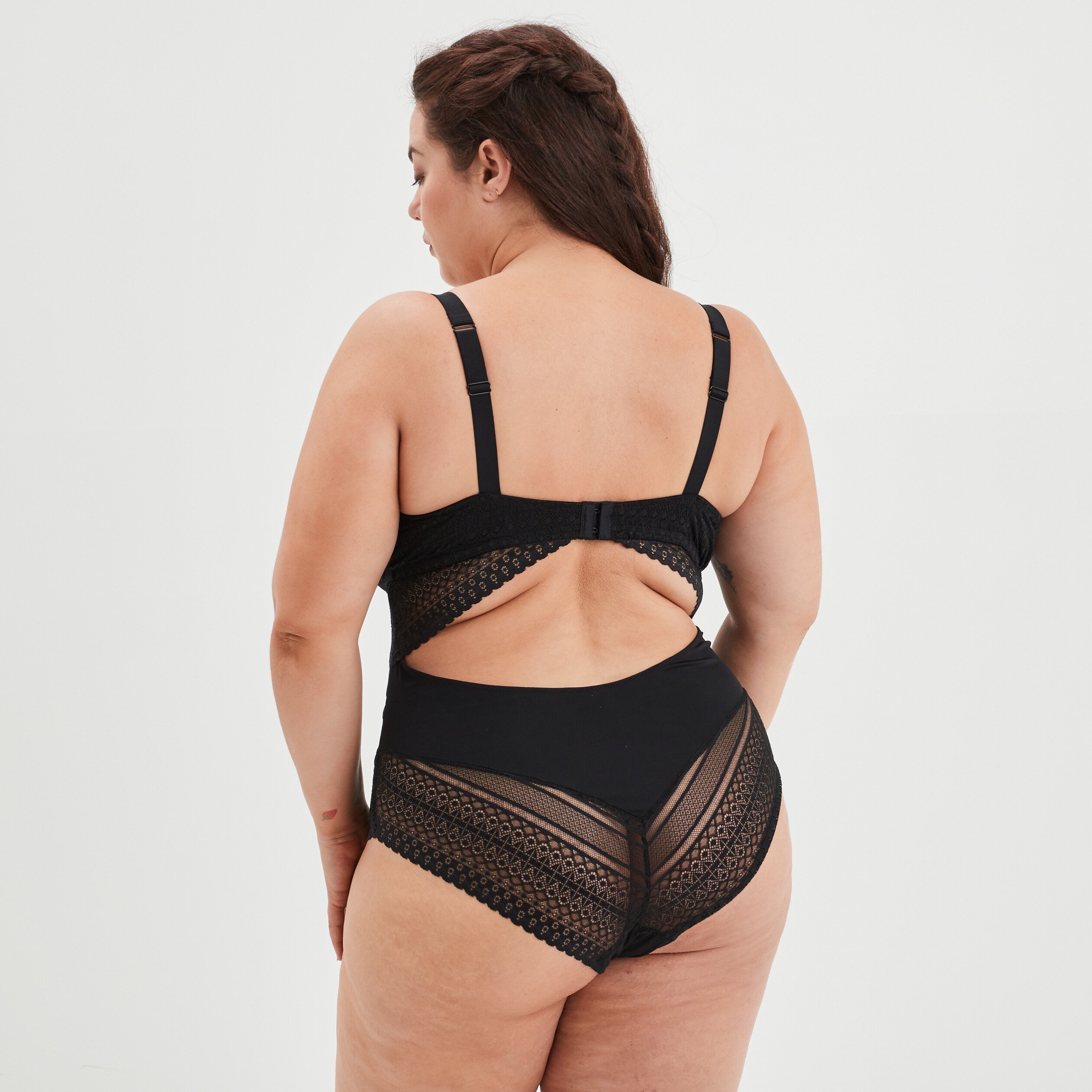 Body emboîtant à dentelle Irma noir femme grande taille | La Halle
