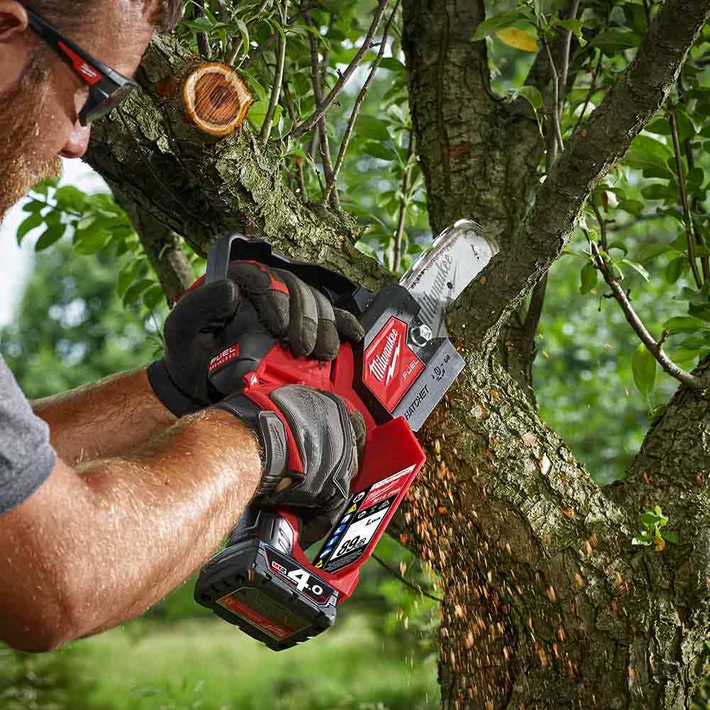 Serra de acabamento MILWAUKEE 12V FUEL™ HATCHET™ de 6
